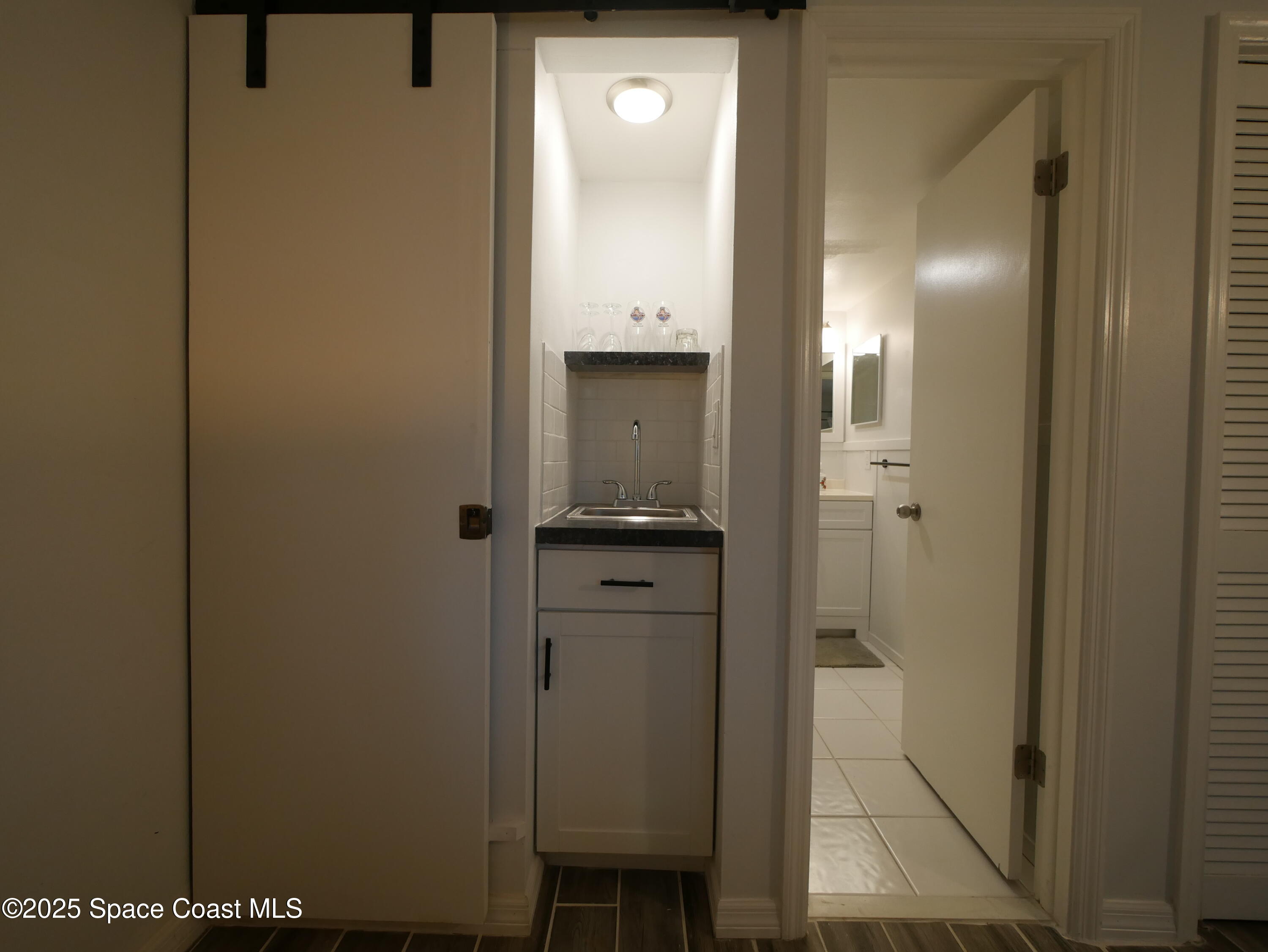 1318 S Miramar Avenue, 208