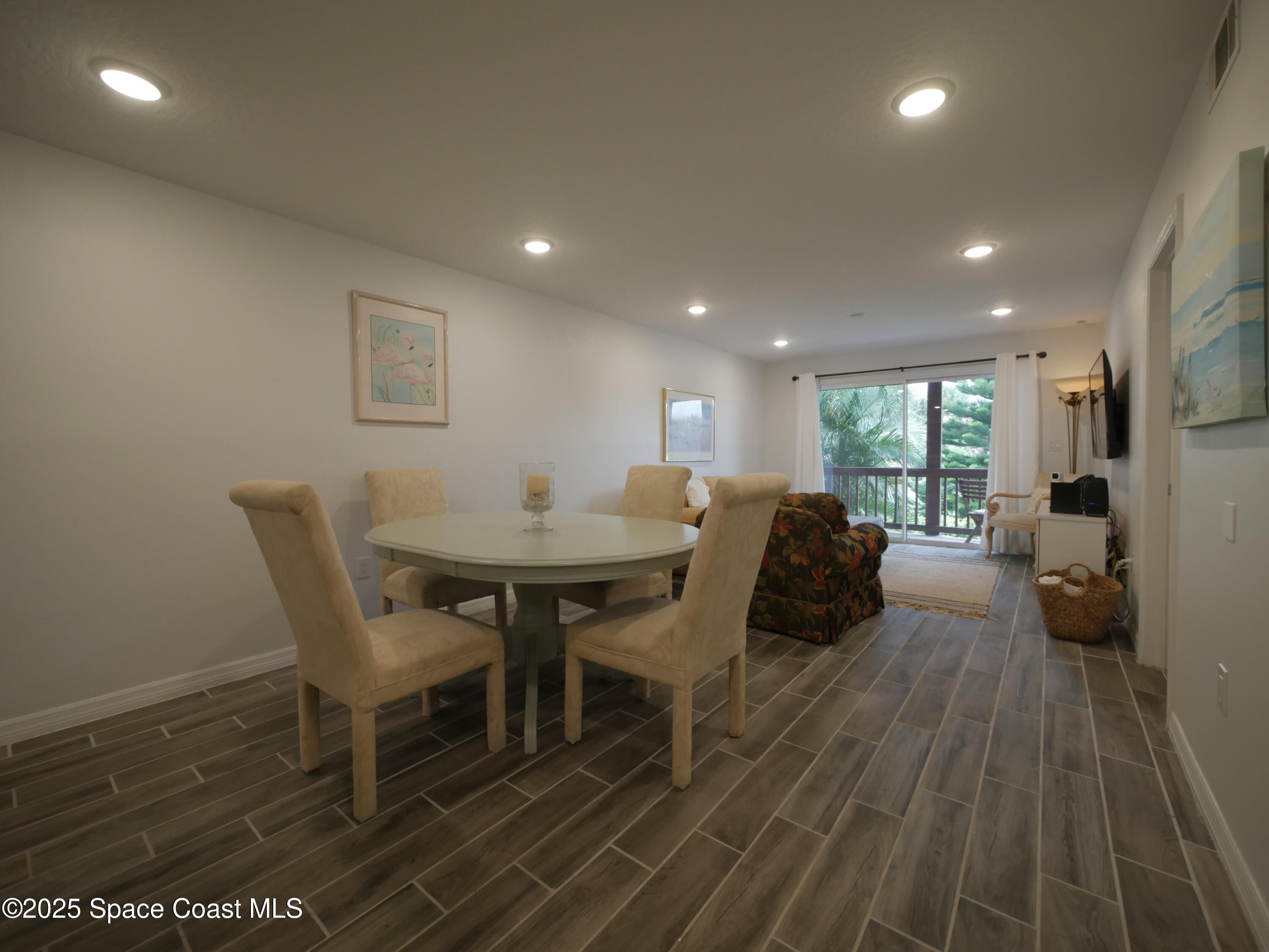 1318 S Miramar Avenue, 208