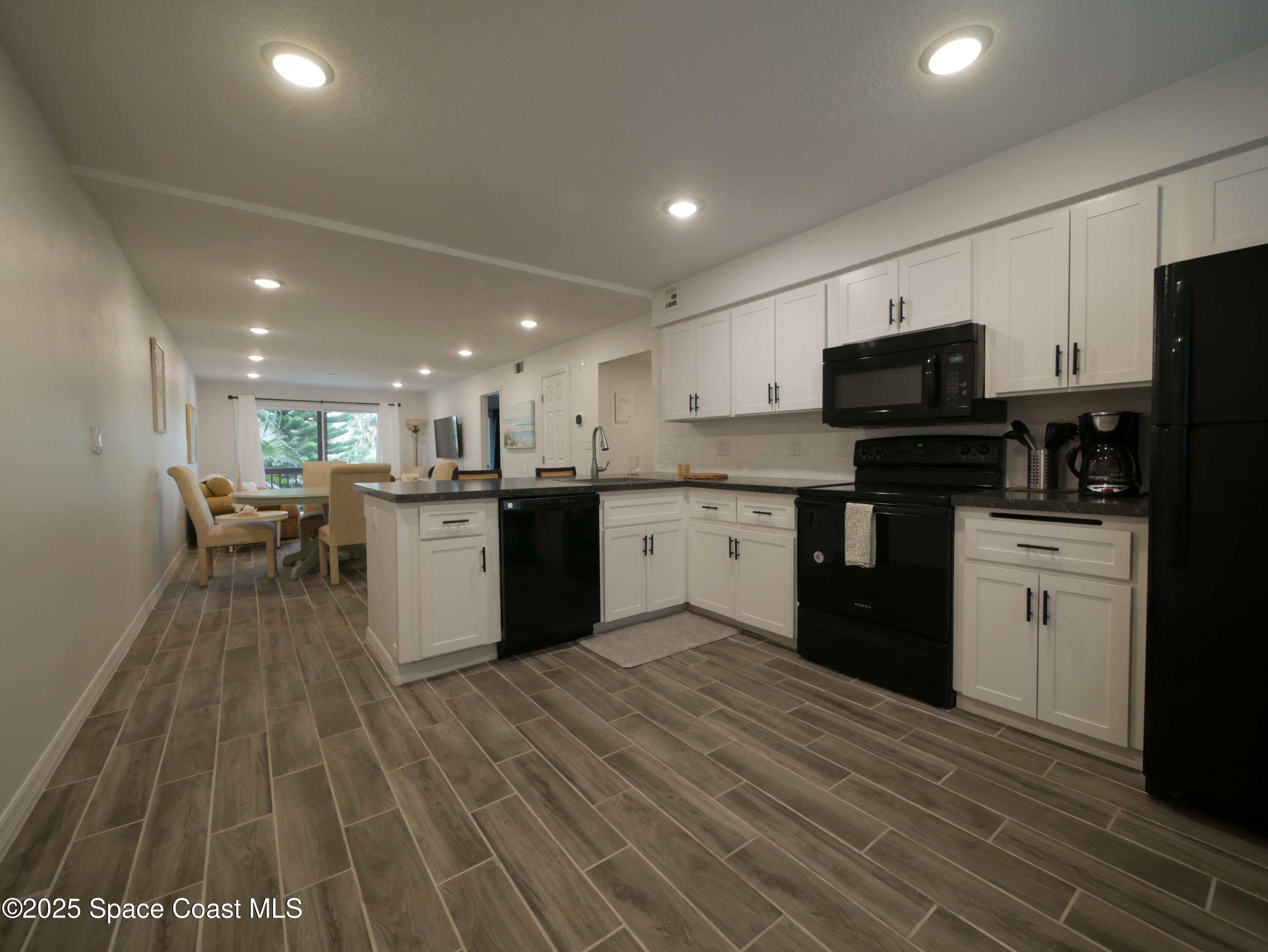 1318 S Miramar Avenue, 208