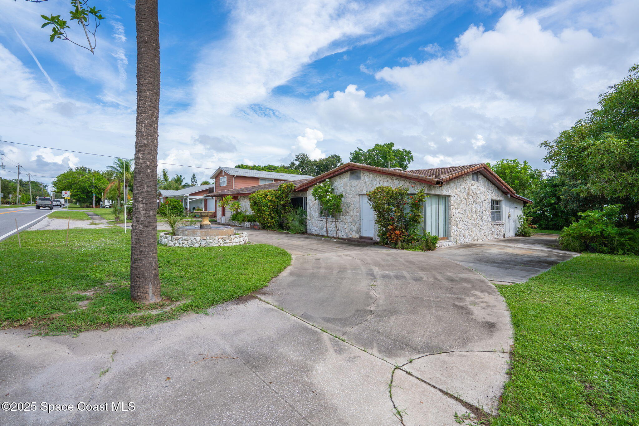 303 N Riverside Drive