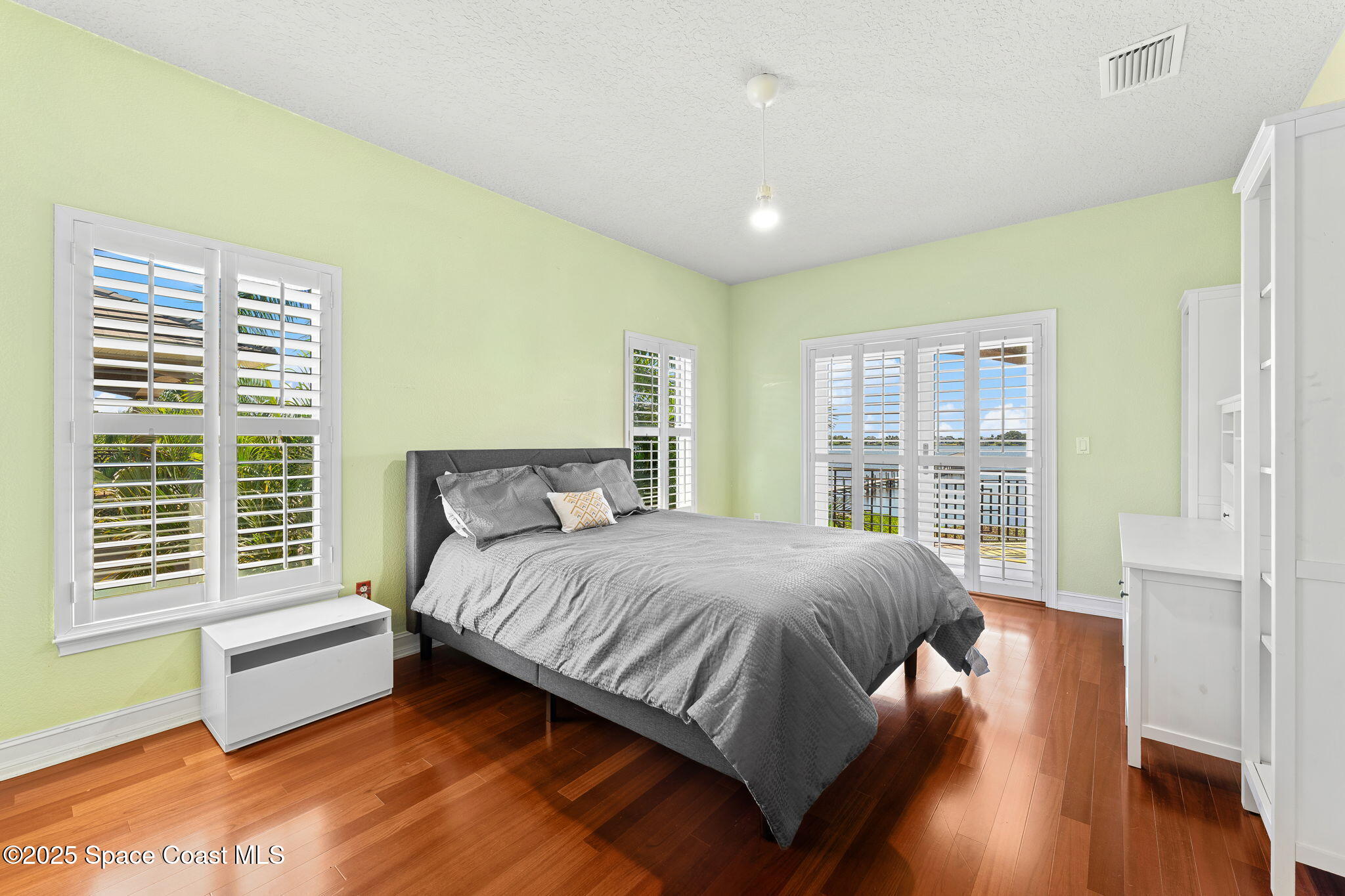 327 Lansing Island Drive