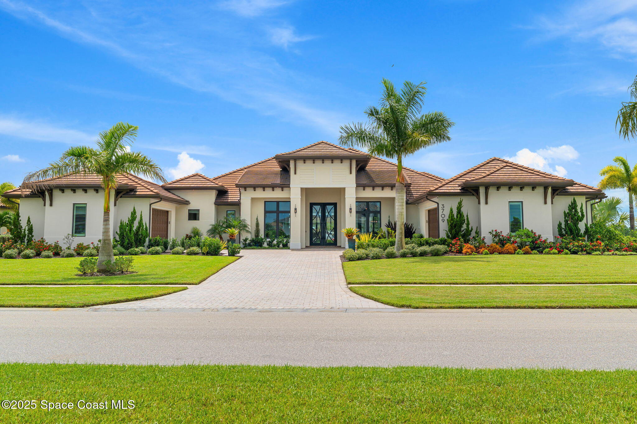 3709 Lake Adelaide Place