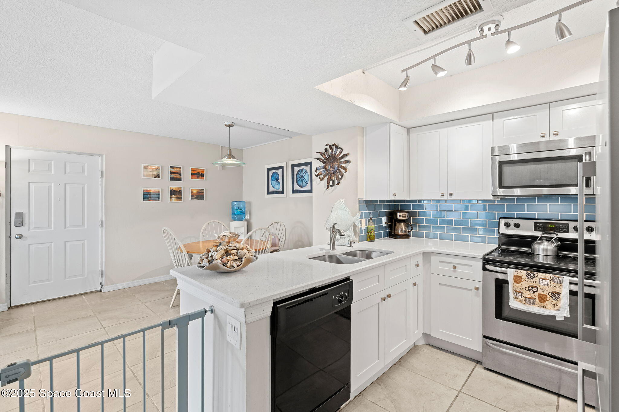 945 Sonesta Avenue NE, 105