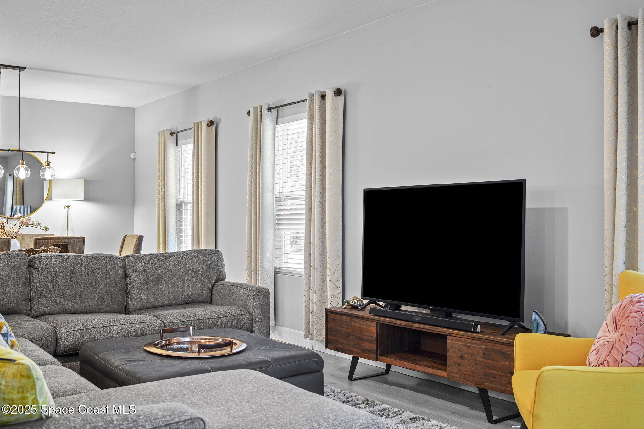 893 Altura Avenue SE