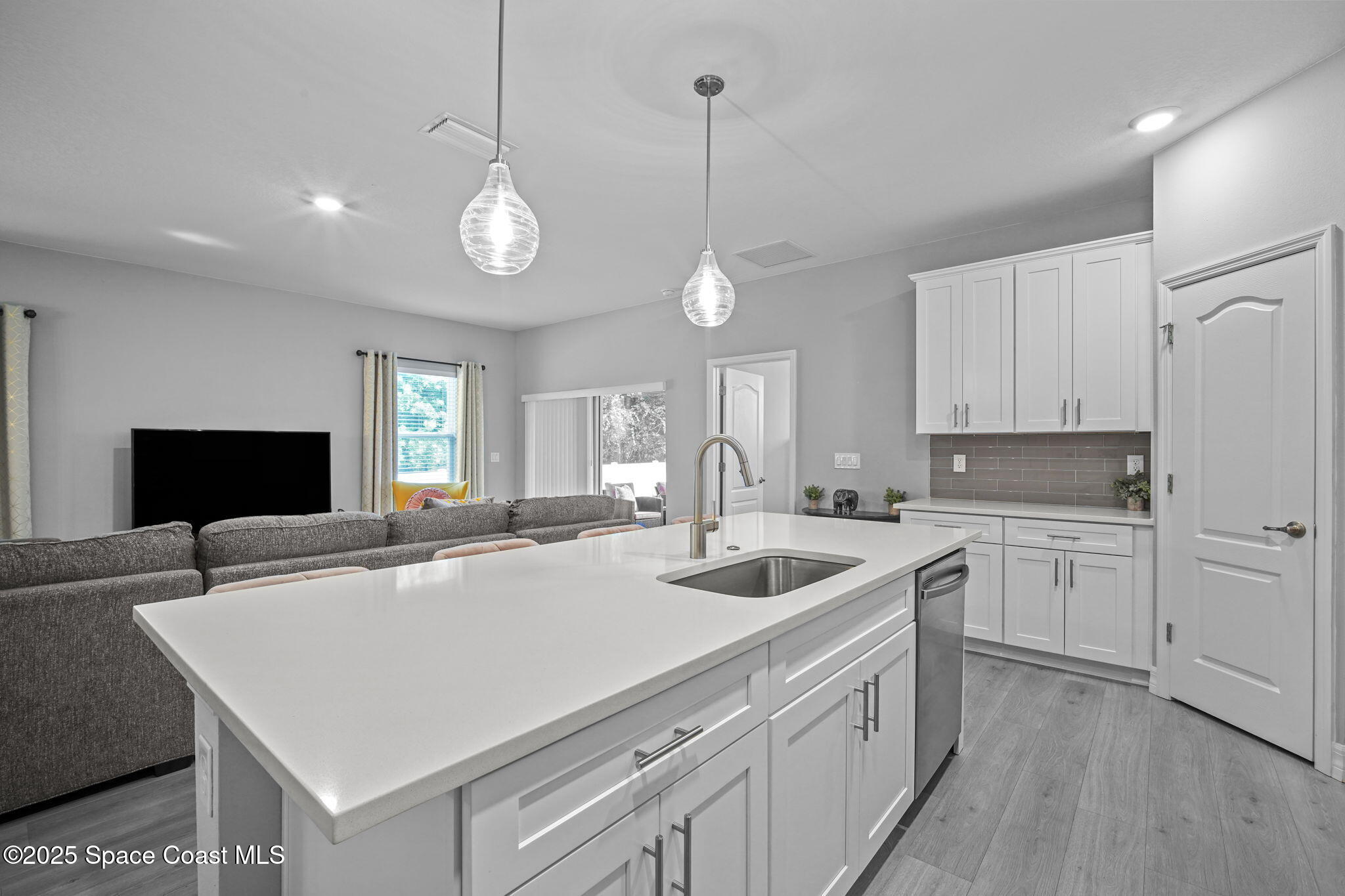 893 Altura Avenue SE