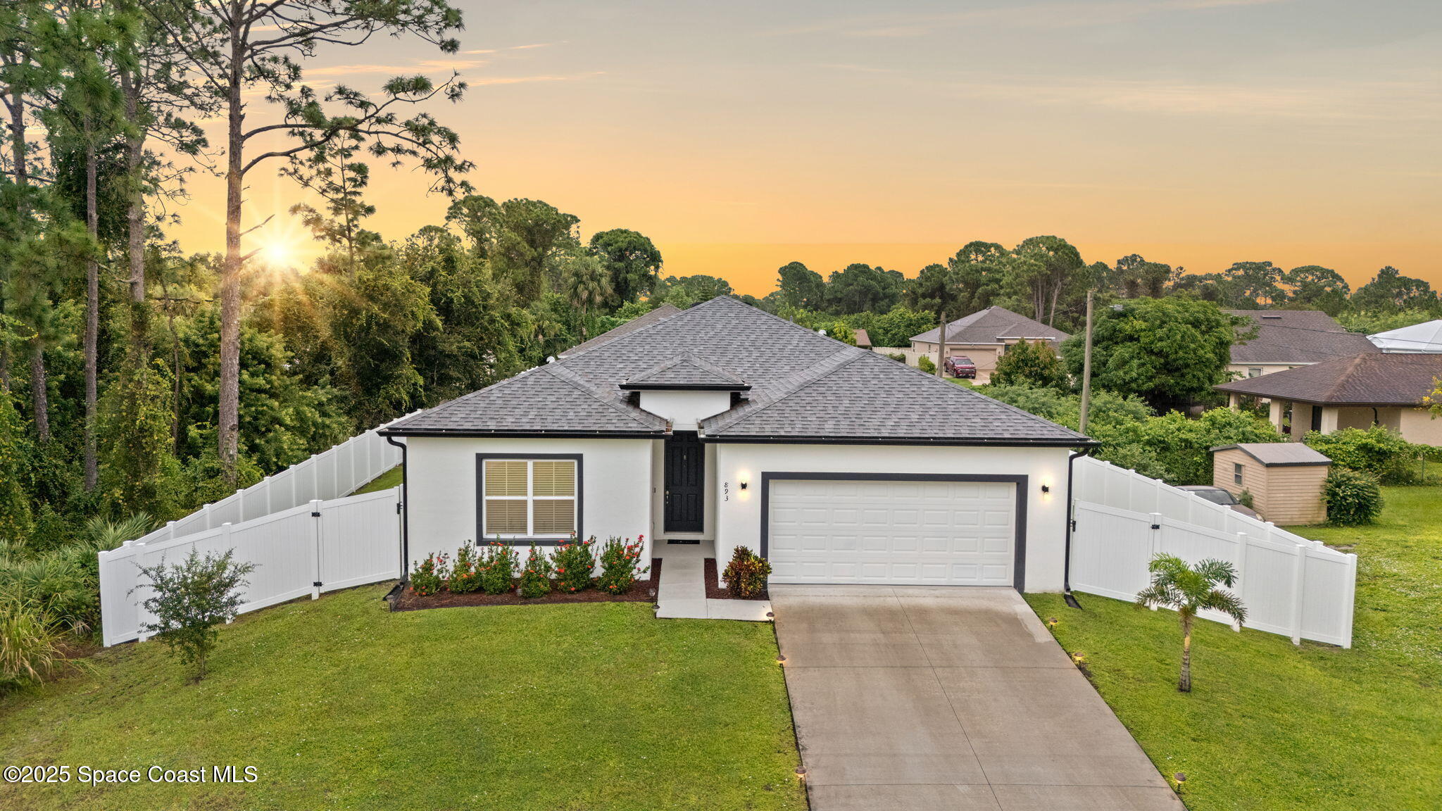 893 Altura Avenue SE