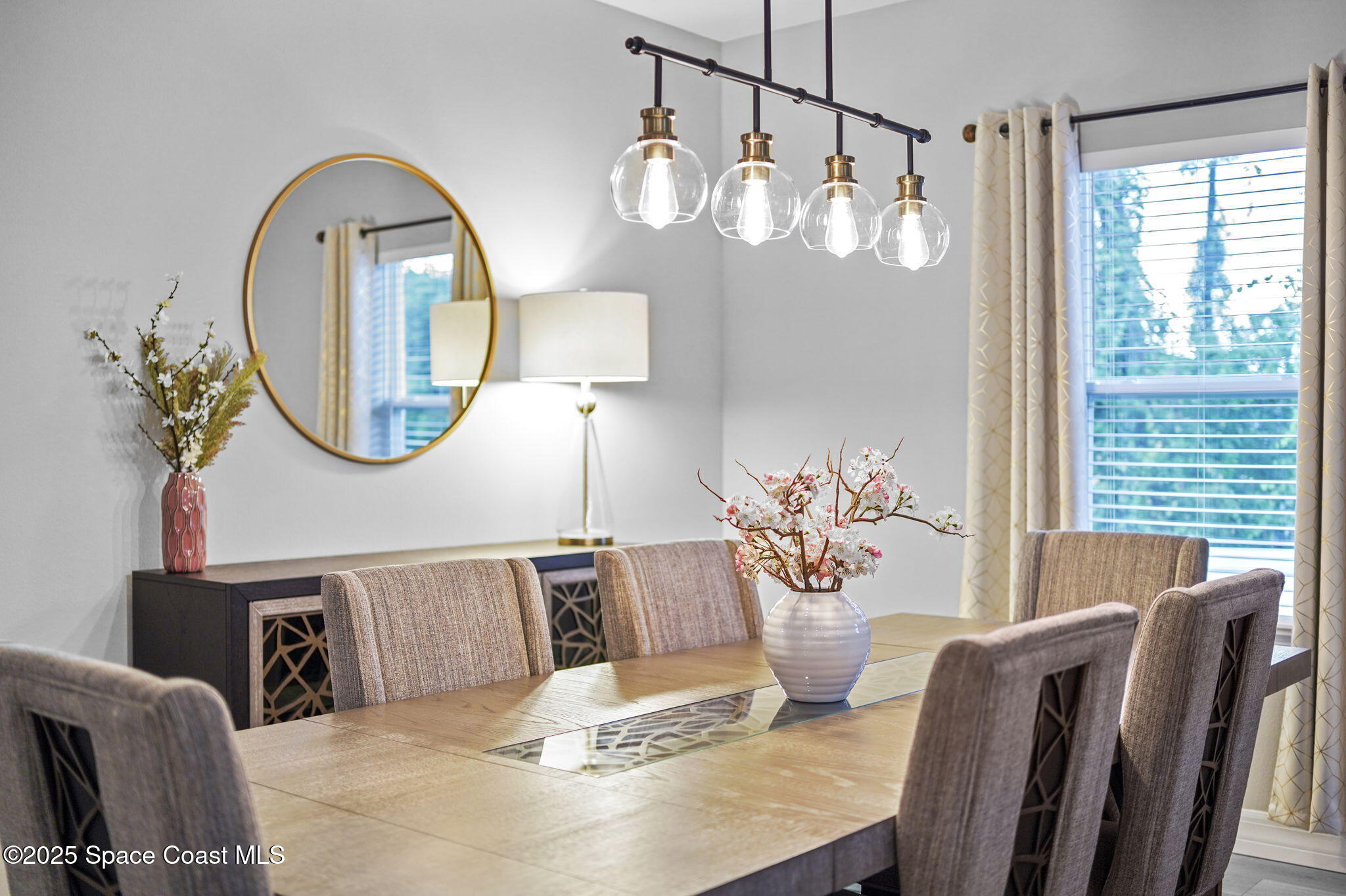 893 Altura Avenue SE