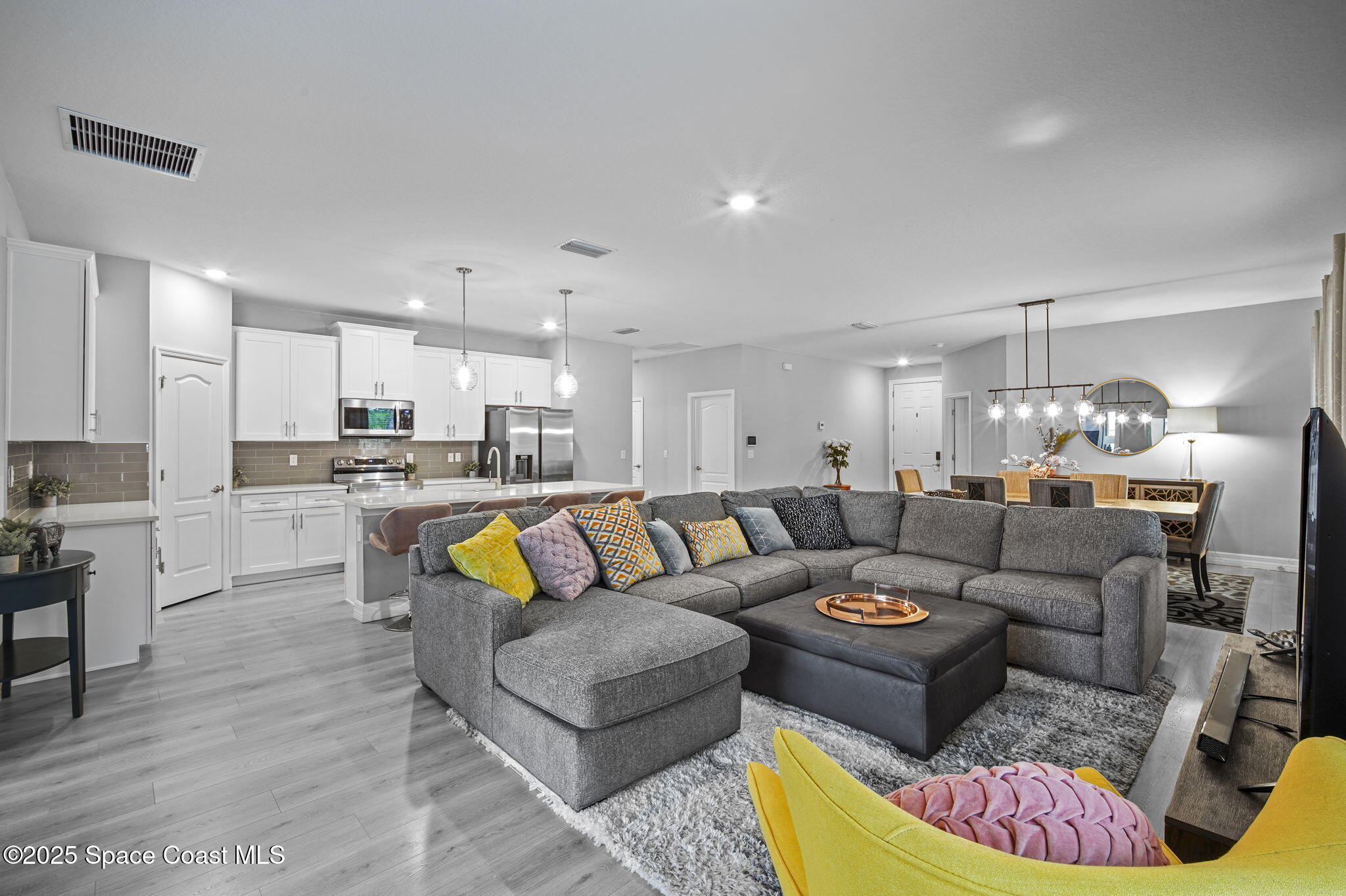 893 Altura Avenue SE