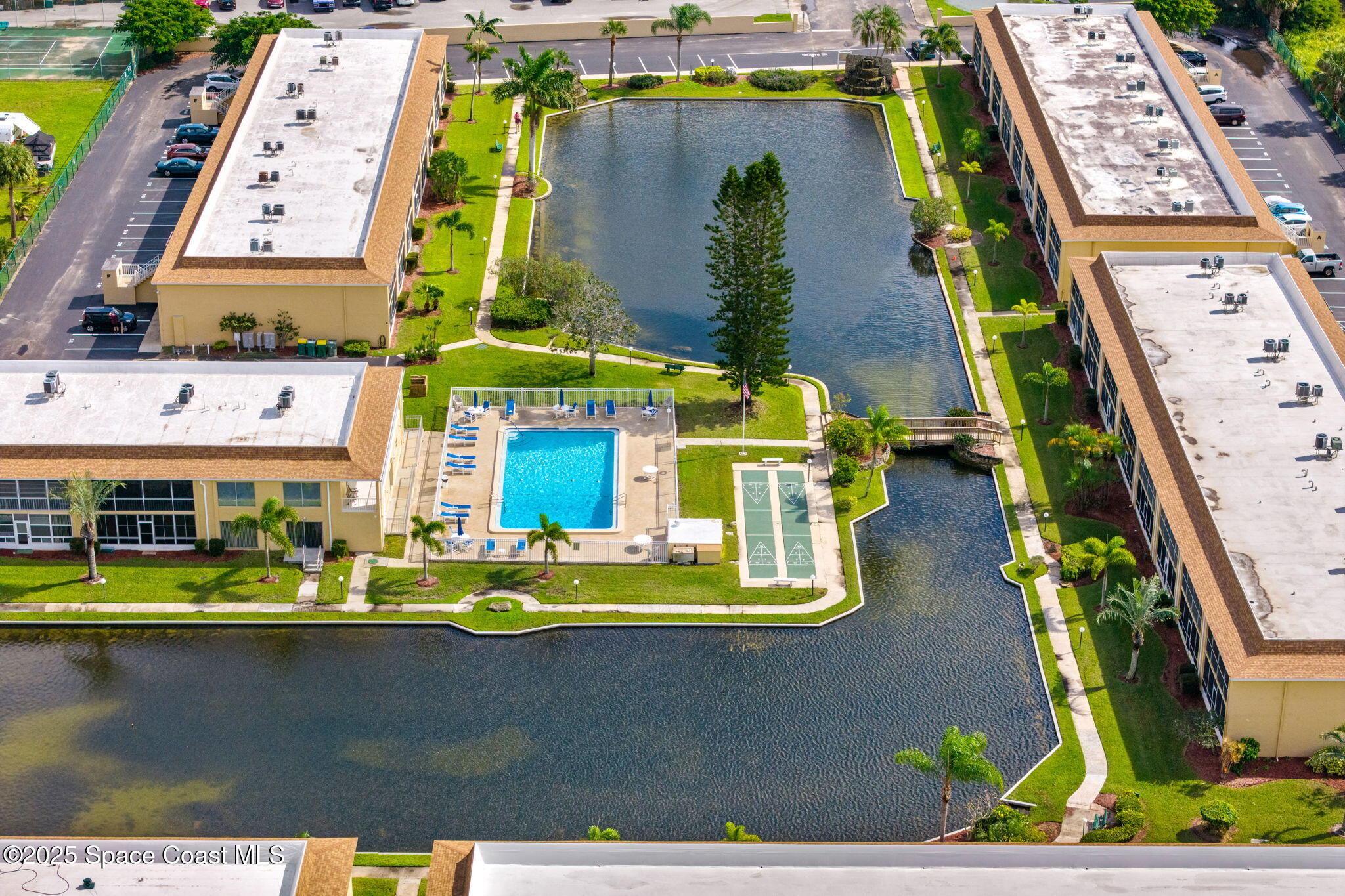 2135 N Courtenay Parkway, F144