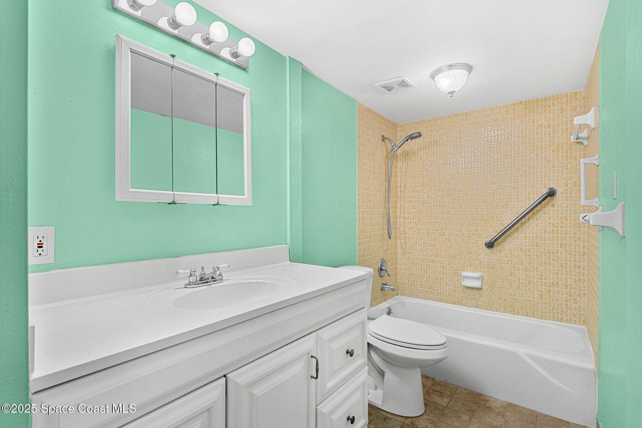 2135 N Courtenay Parkway, F144