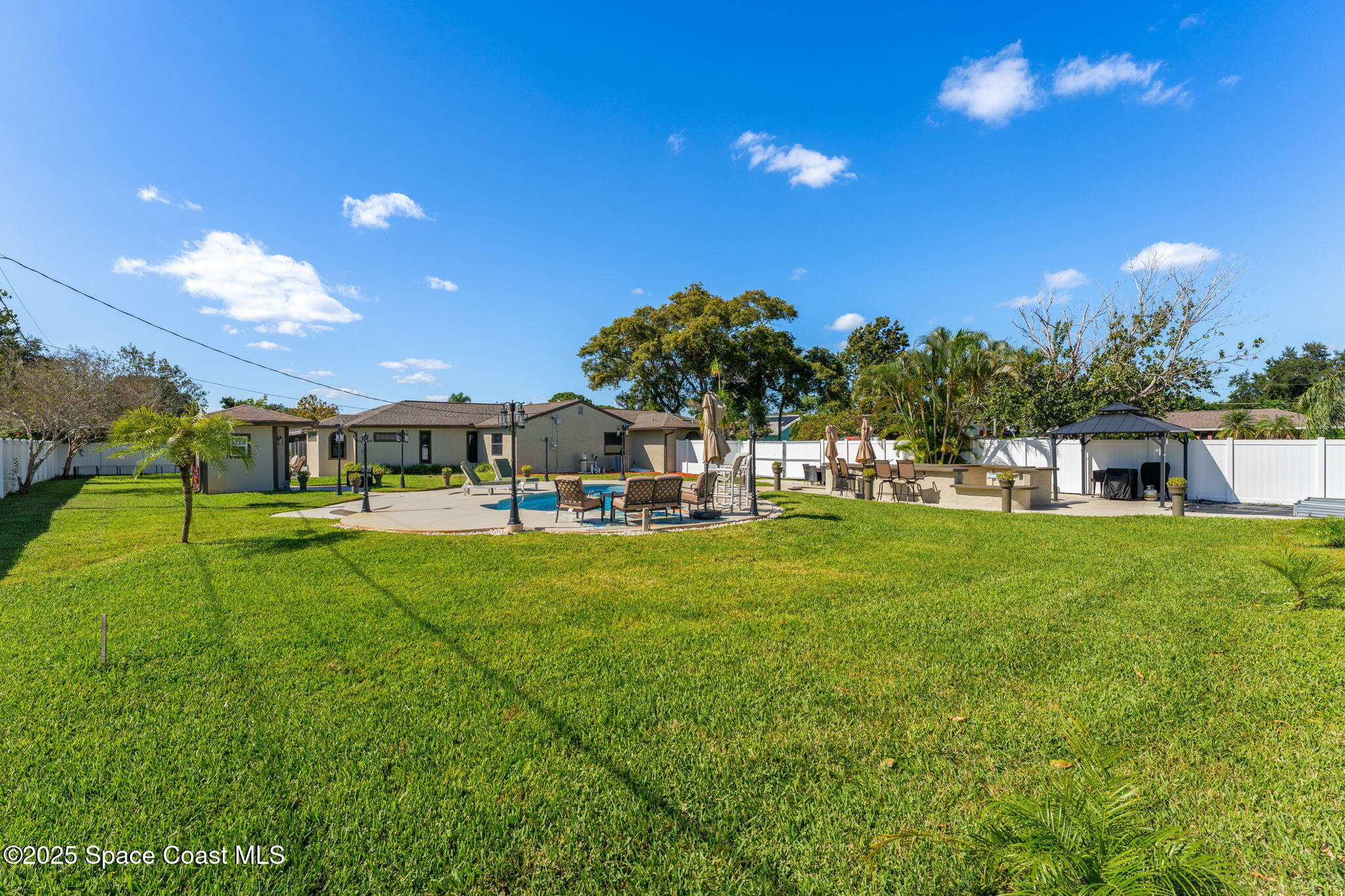 658 Binney Street NE