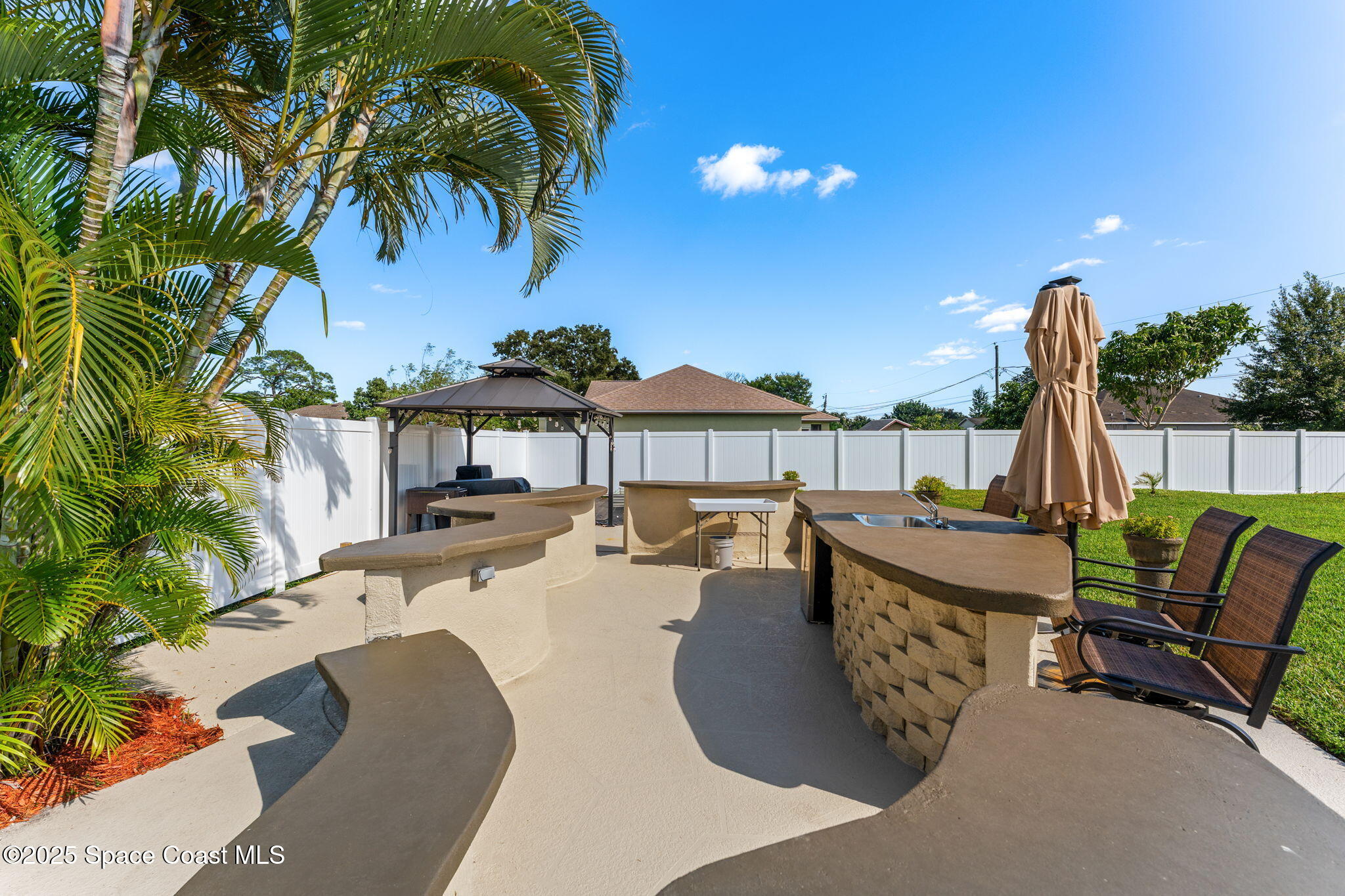 658 Binney Street NE