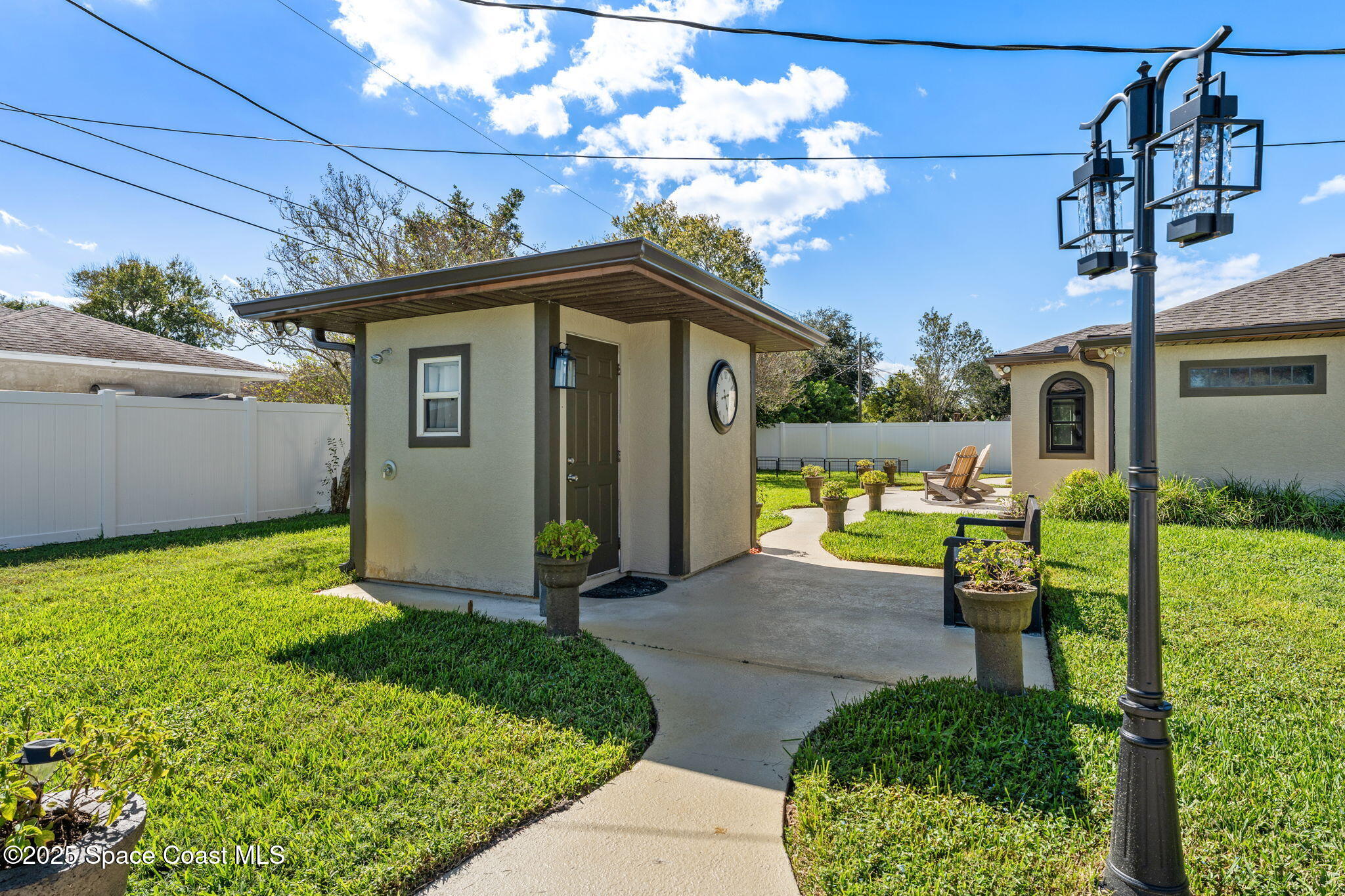 658 Binney Street NE