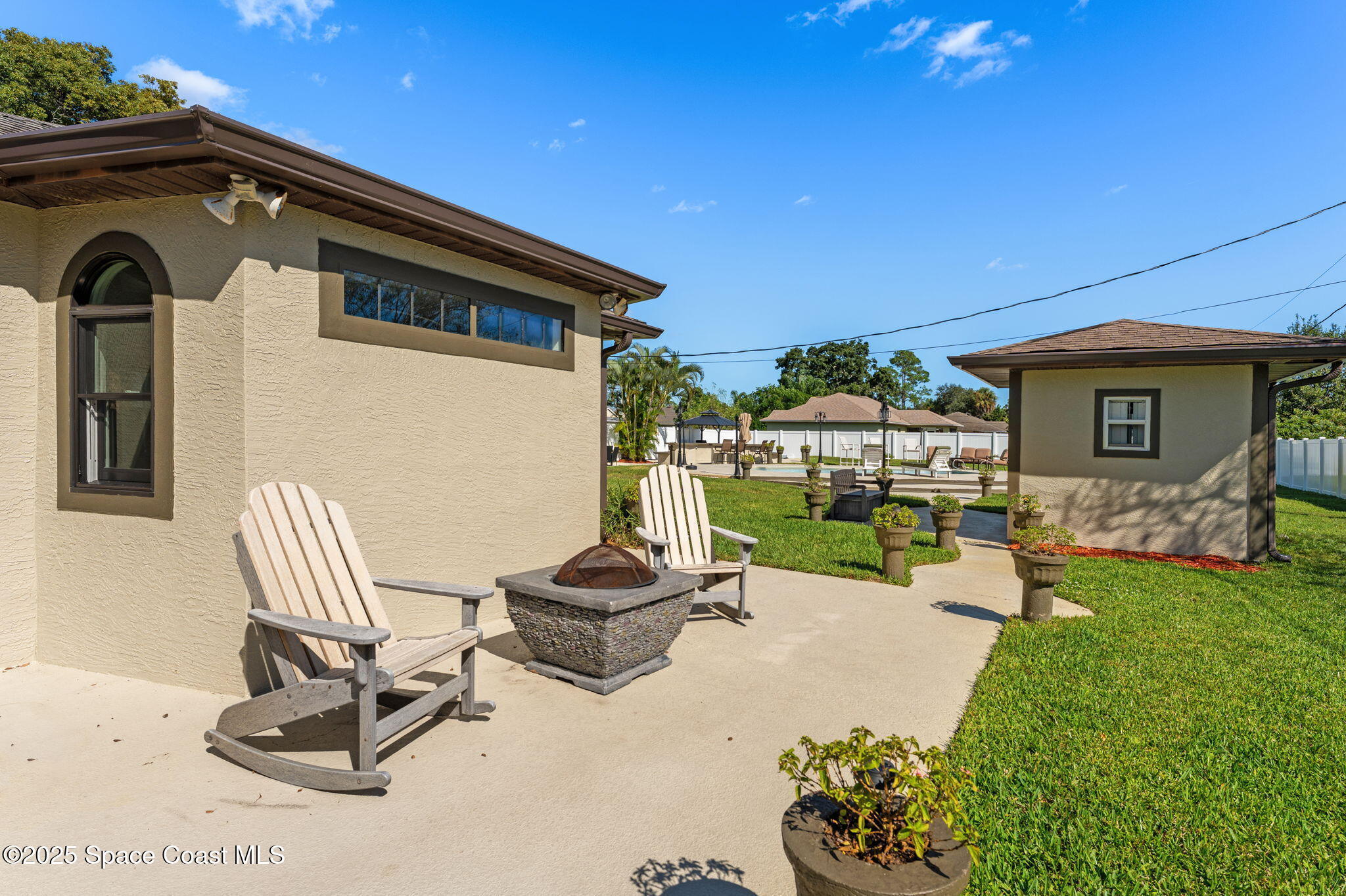 658 Binney Street NE