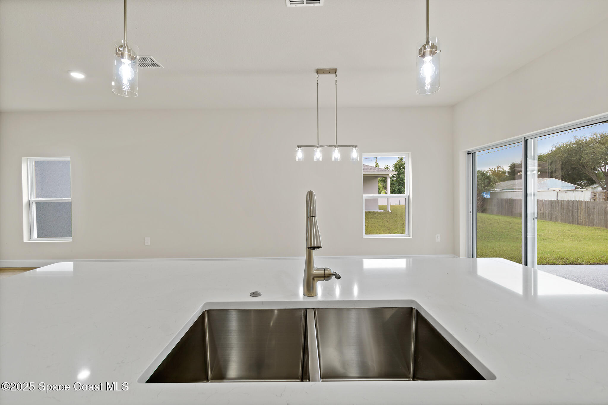 528 De Groodt Road SW