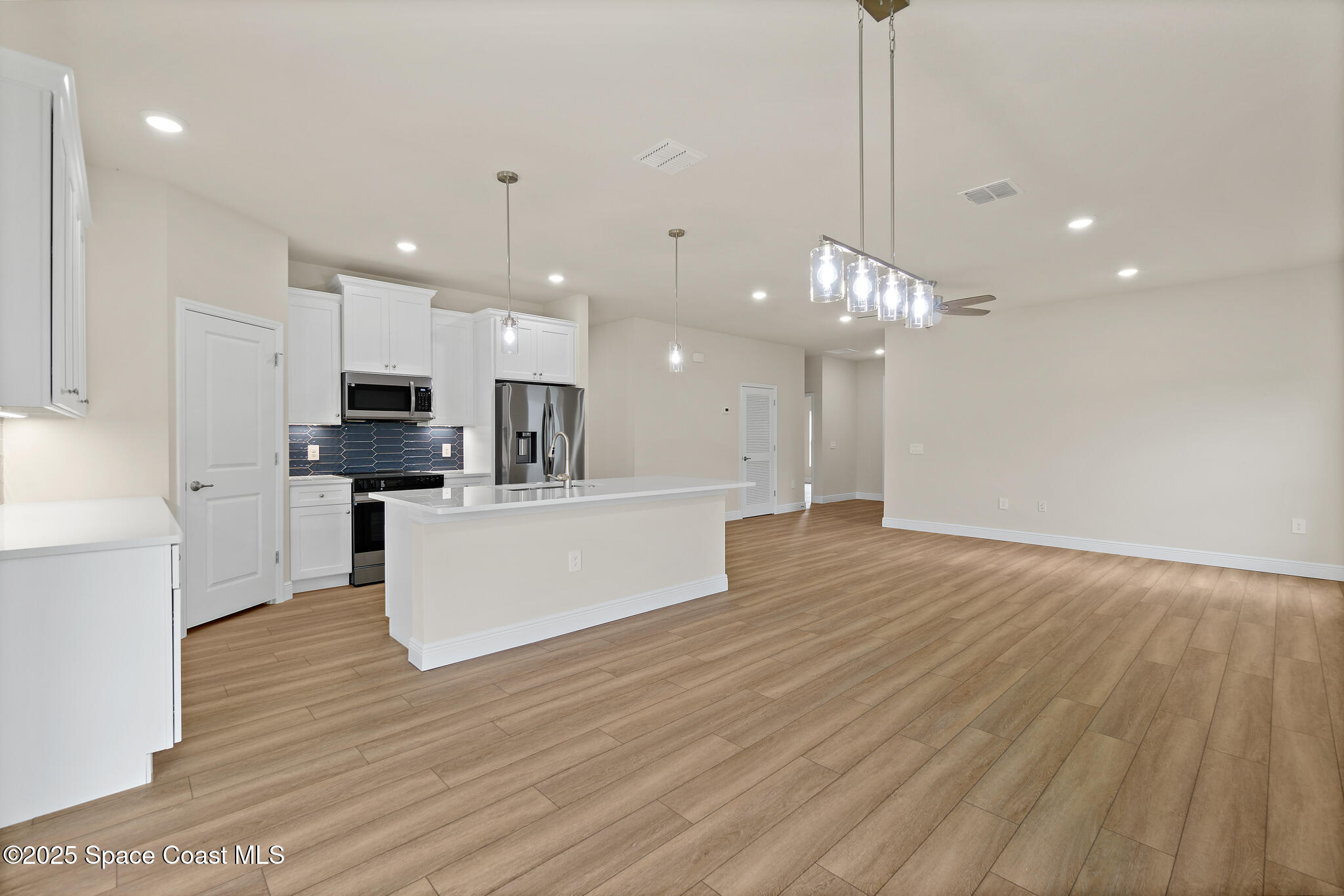 528 De Groodt Road SW