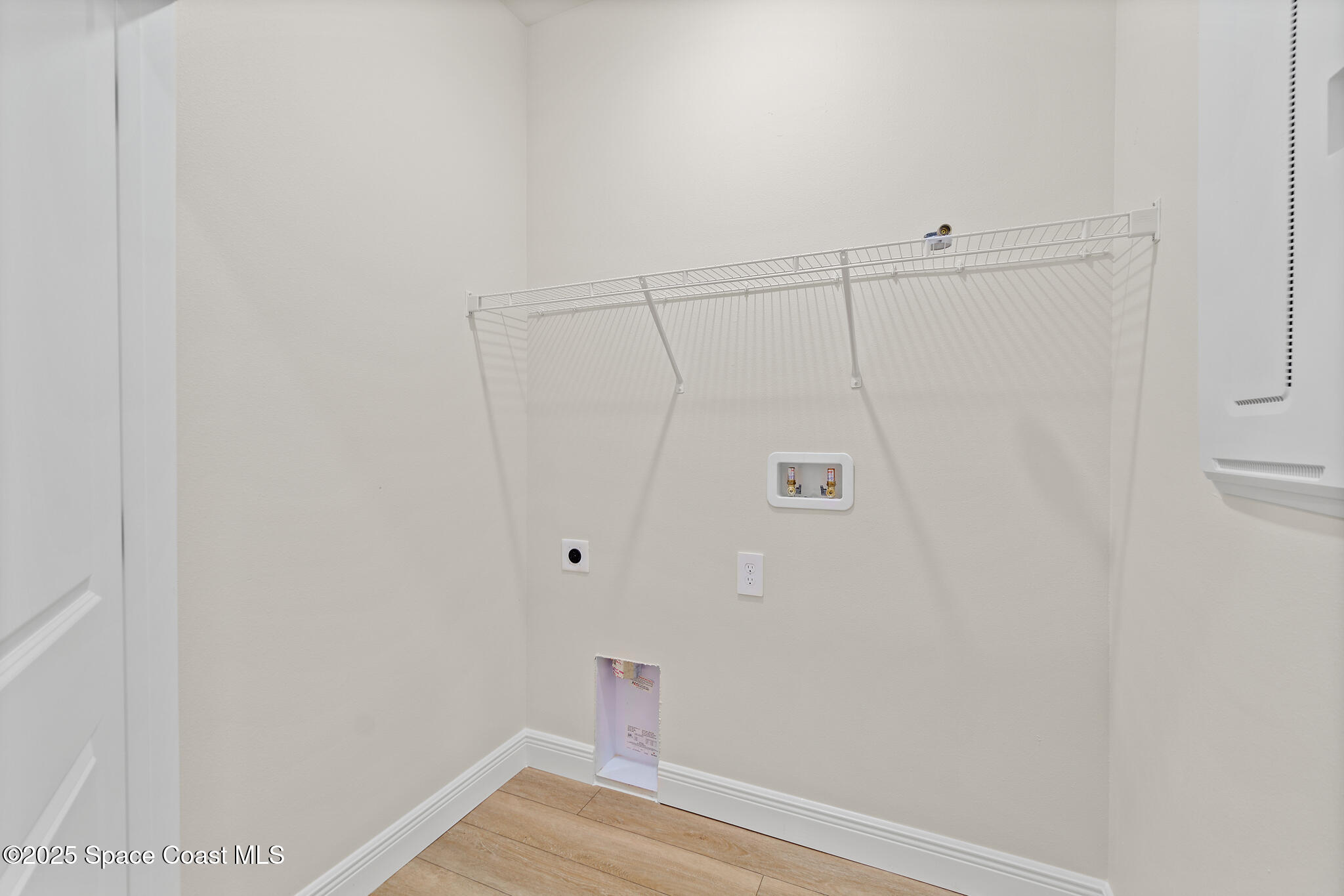 528 De Groodt Road SW