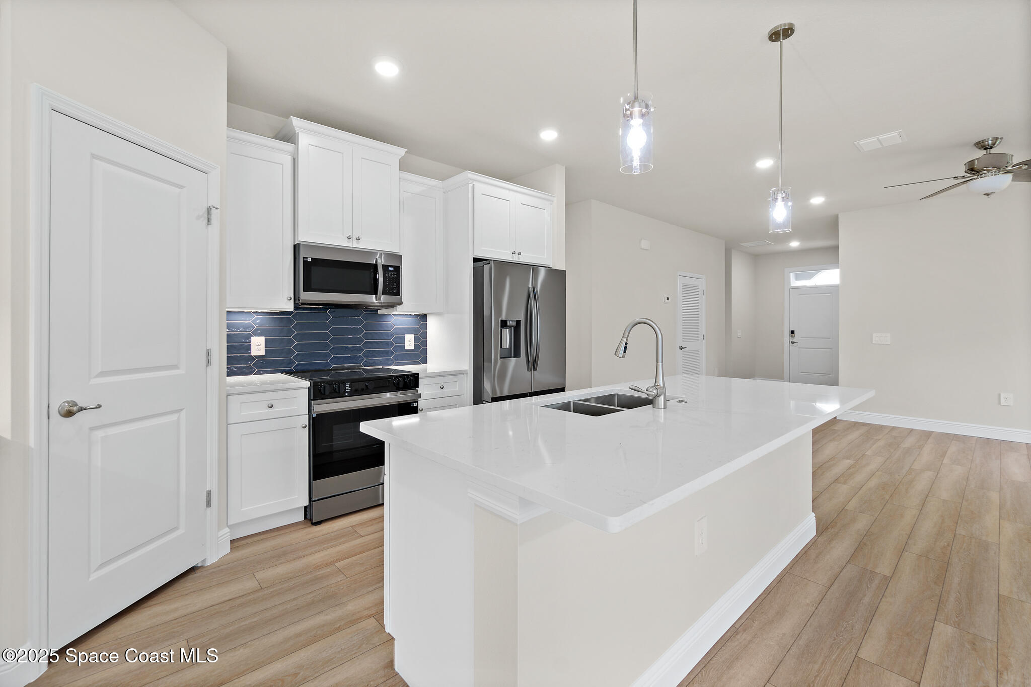 528 De Groodt Road SW