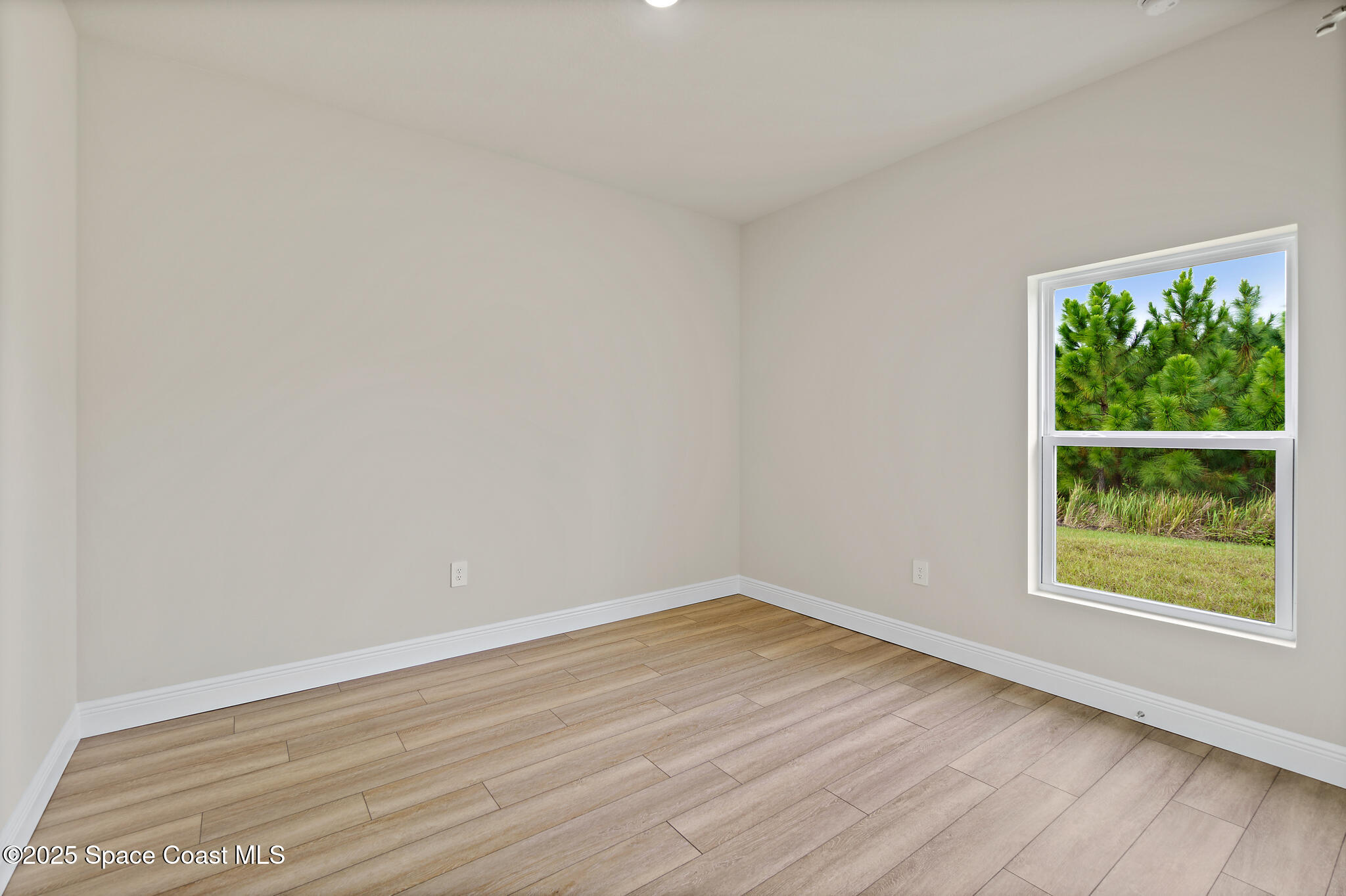 528 De Groodt Road SW