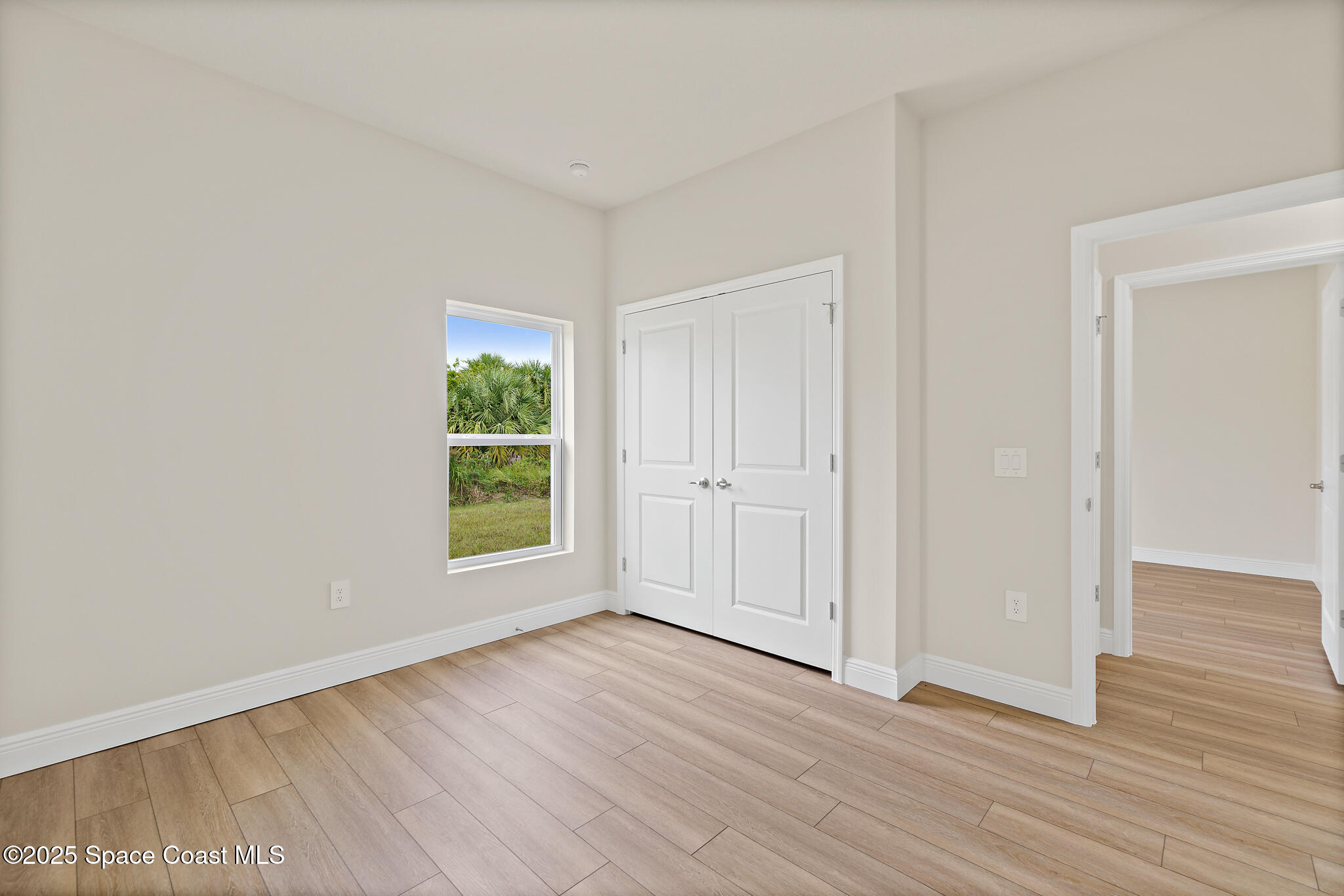 528 De Groodt Road SW