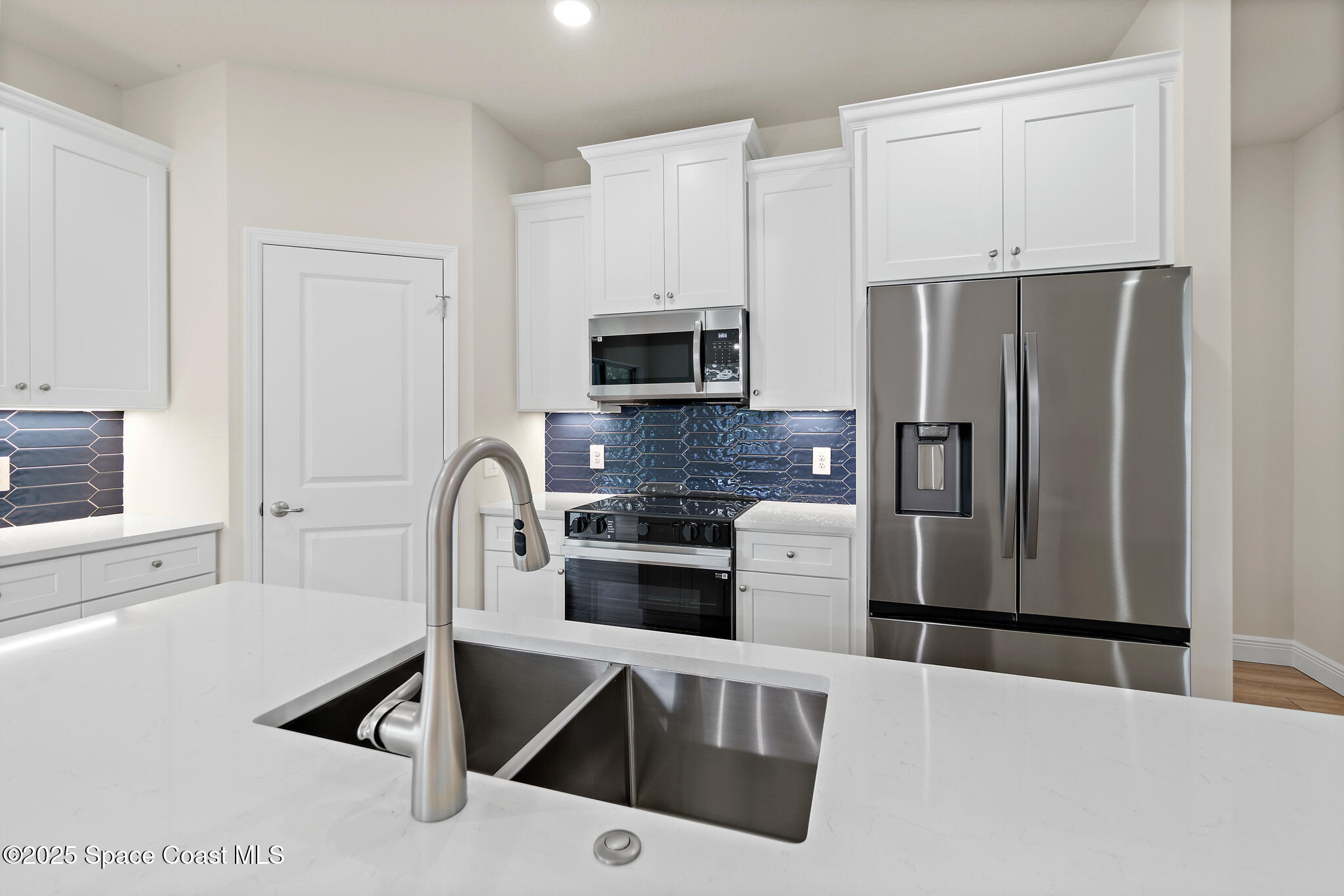 528 De Groodt Road SW