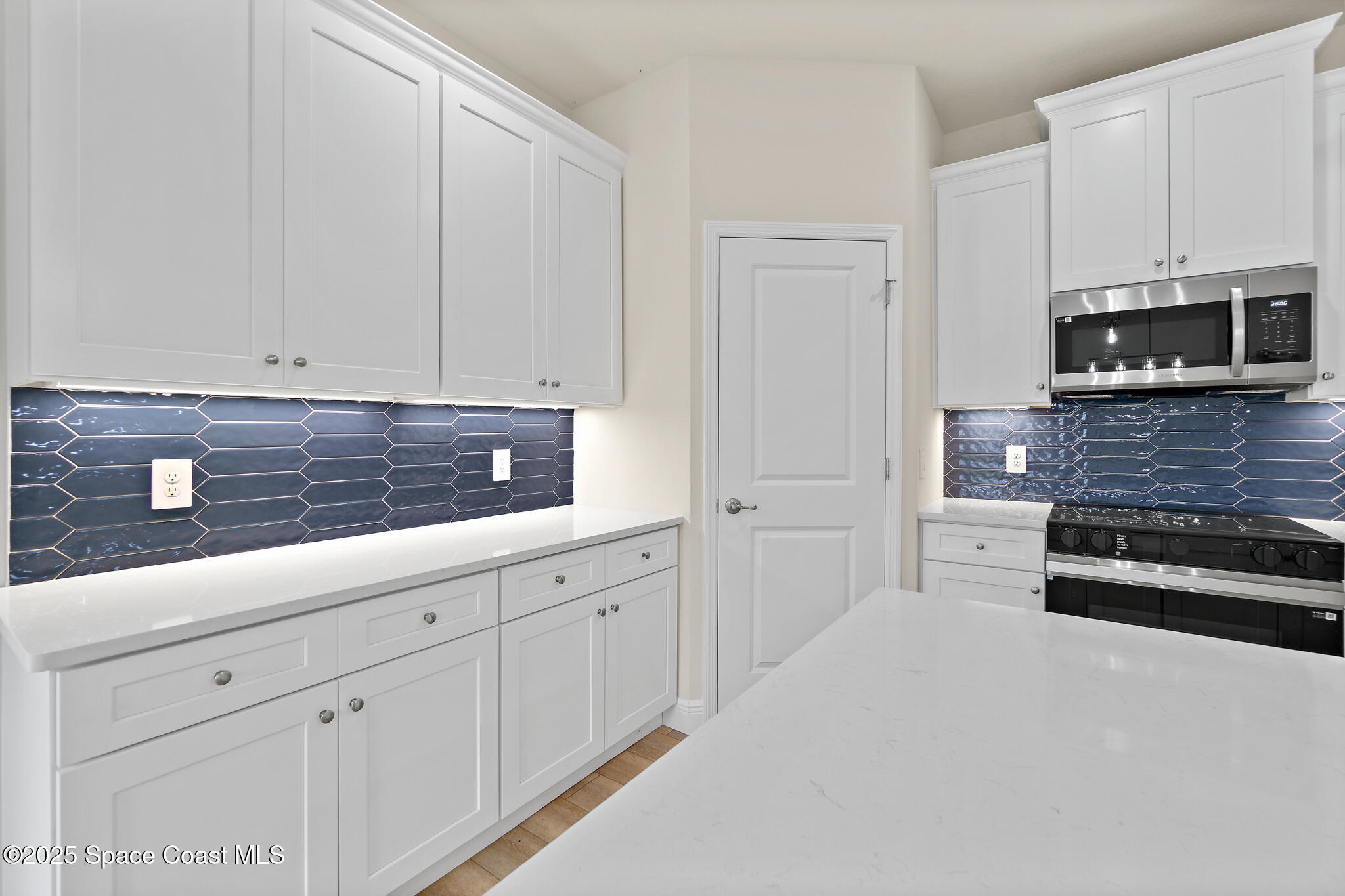 528 De Groodt Road SW