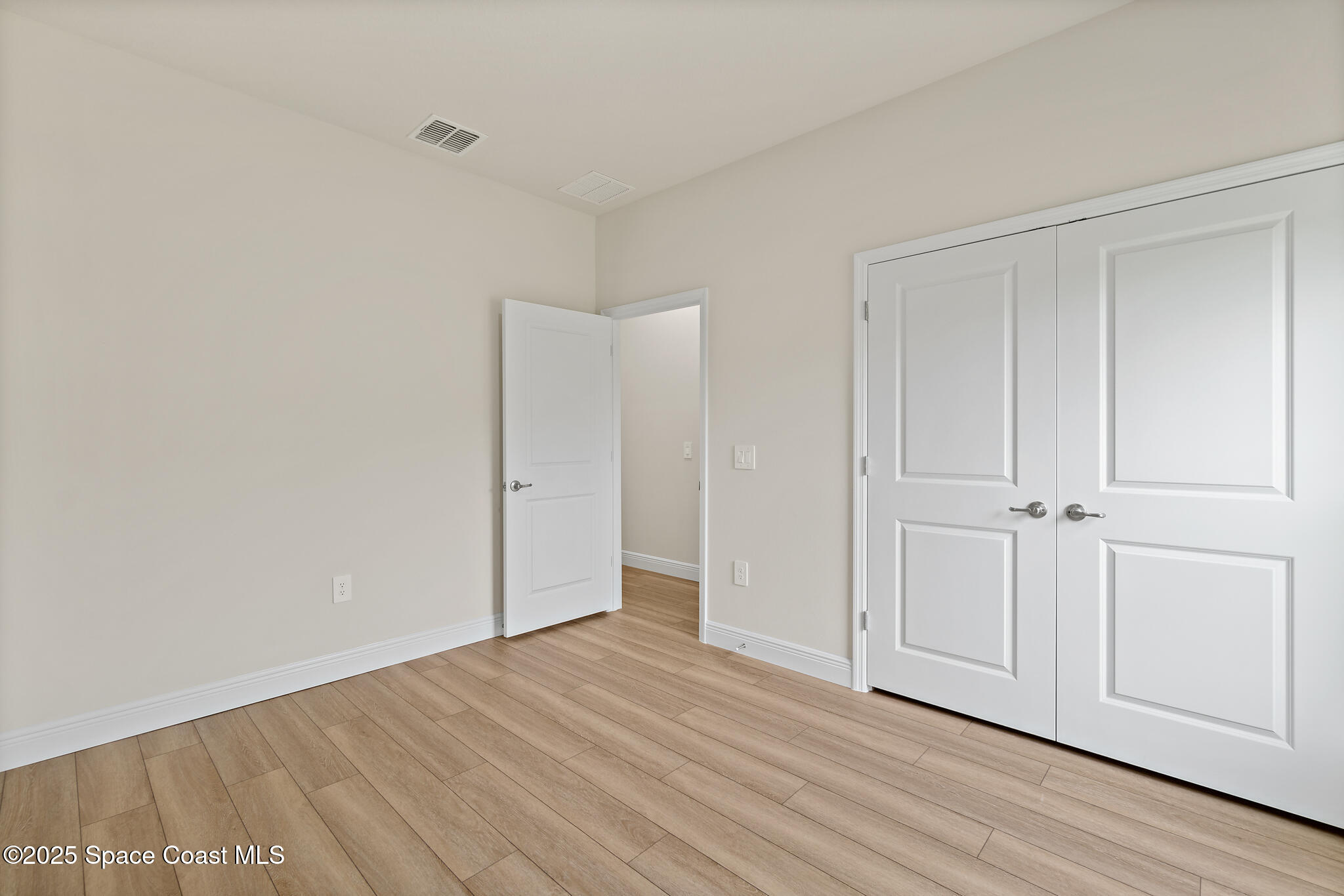 528 De Groodt Road SW