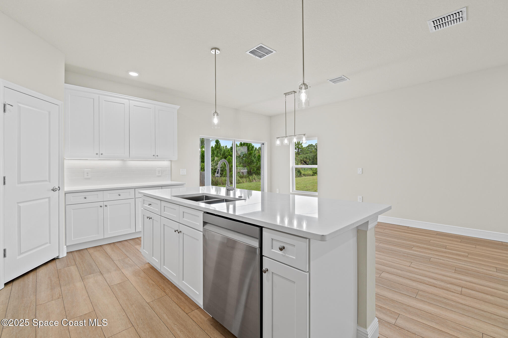 542 De Groodt Road SW