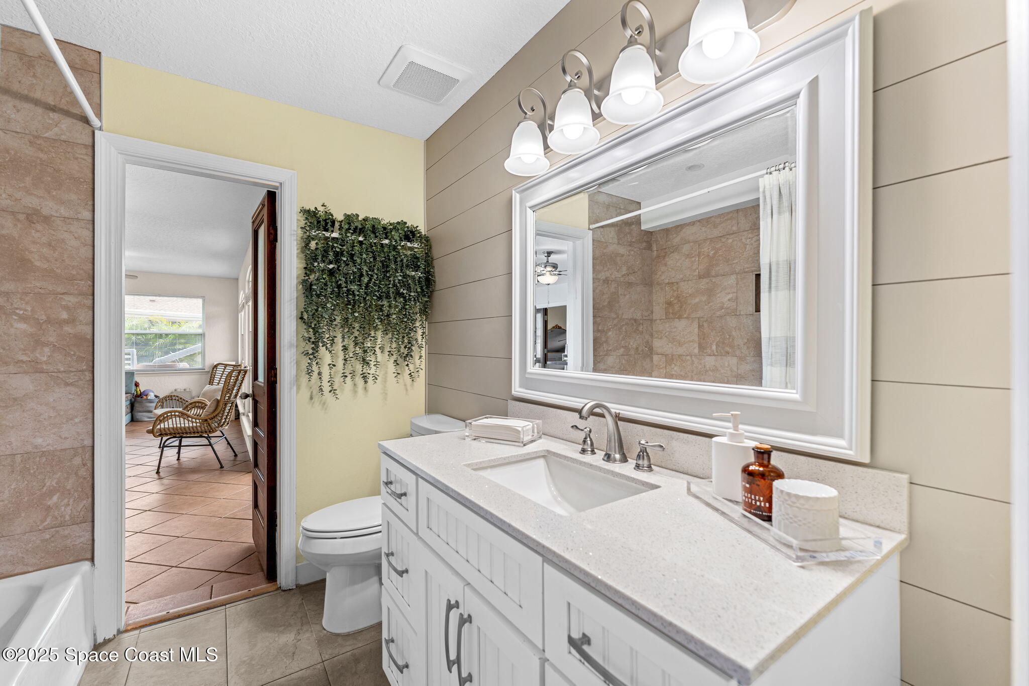 509 W Amherst Circle