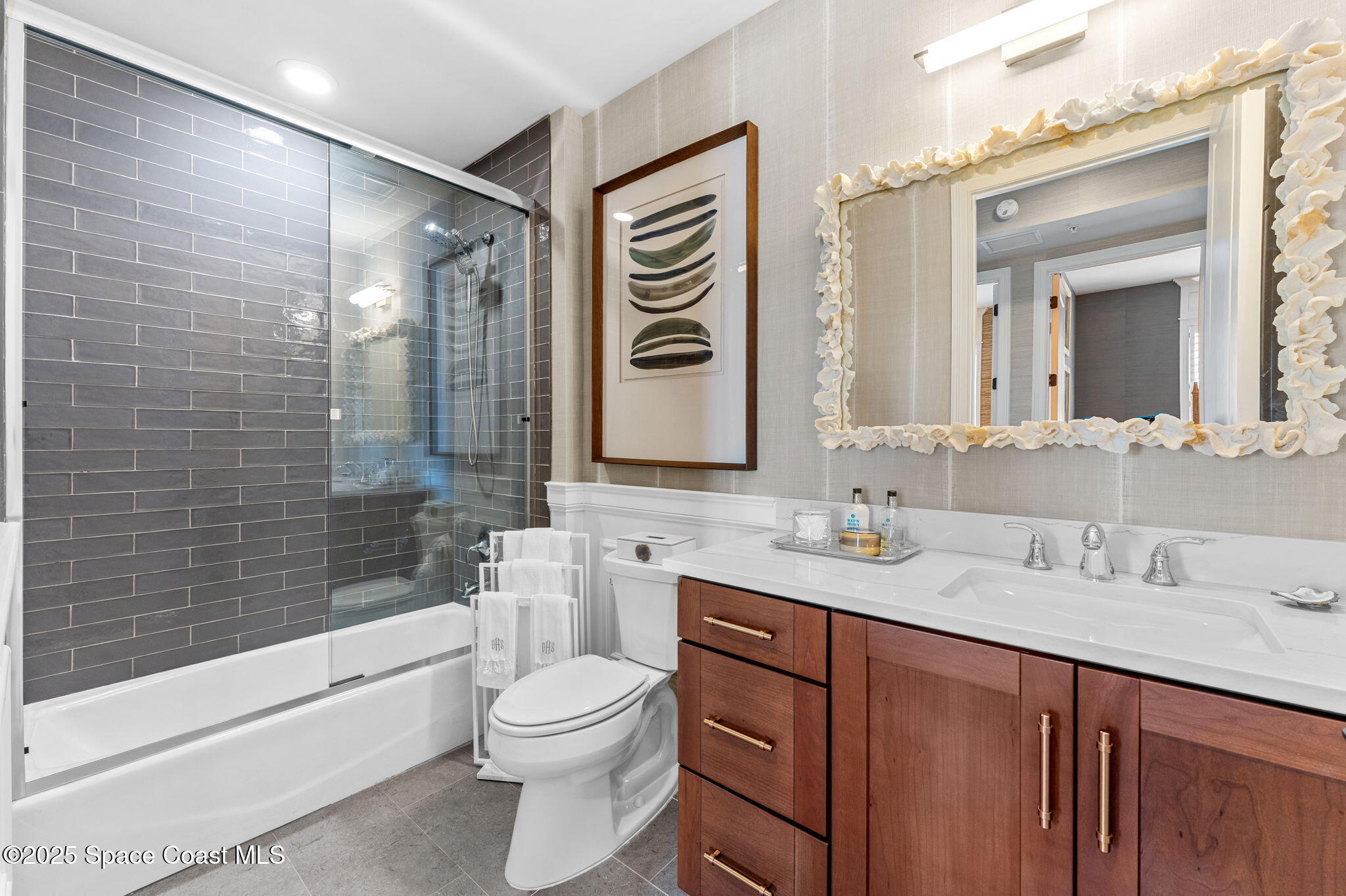 1725 N Highway A1A 402