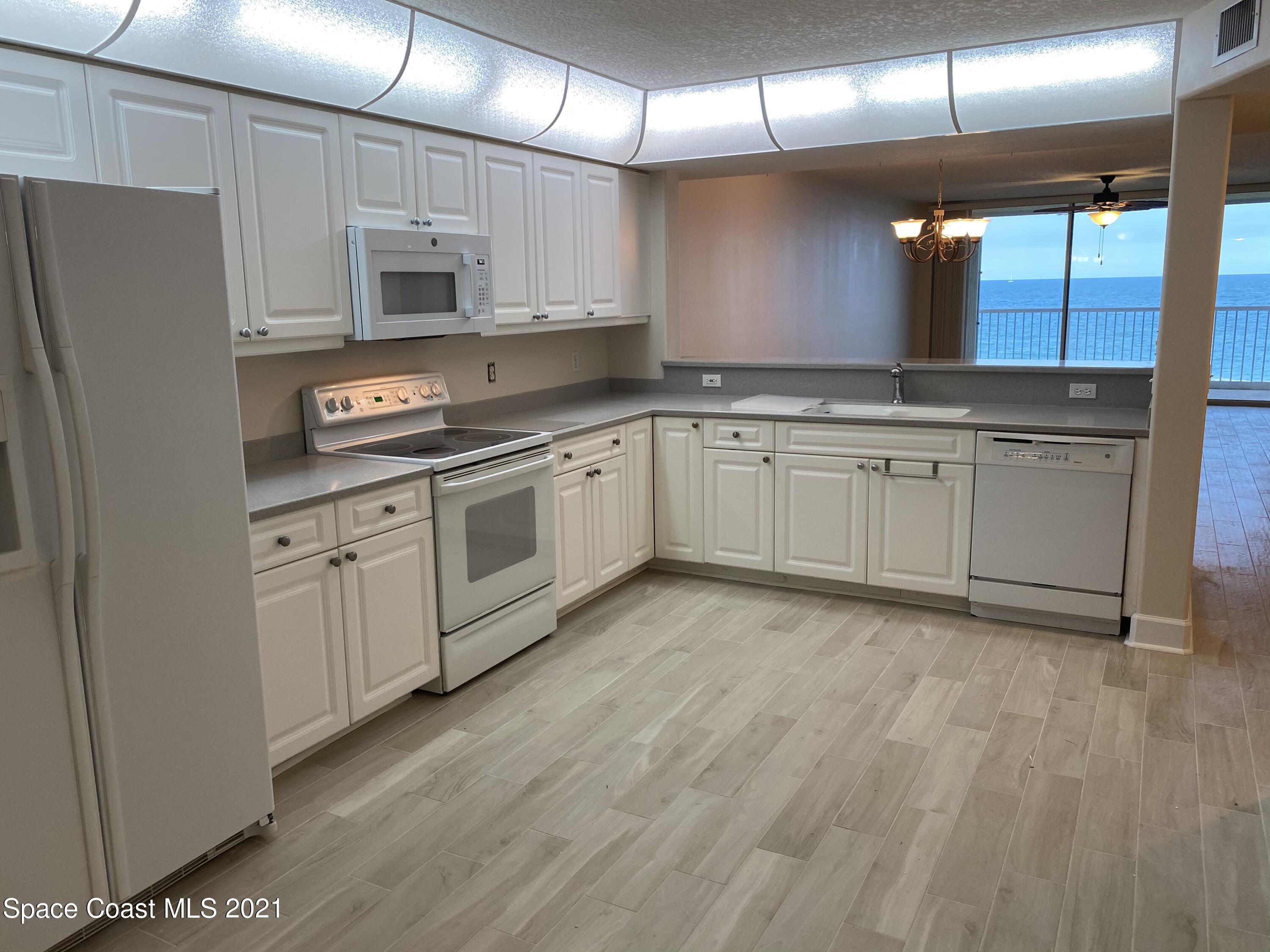 735 N Highway A1a 303