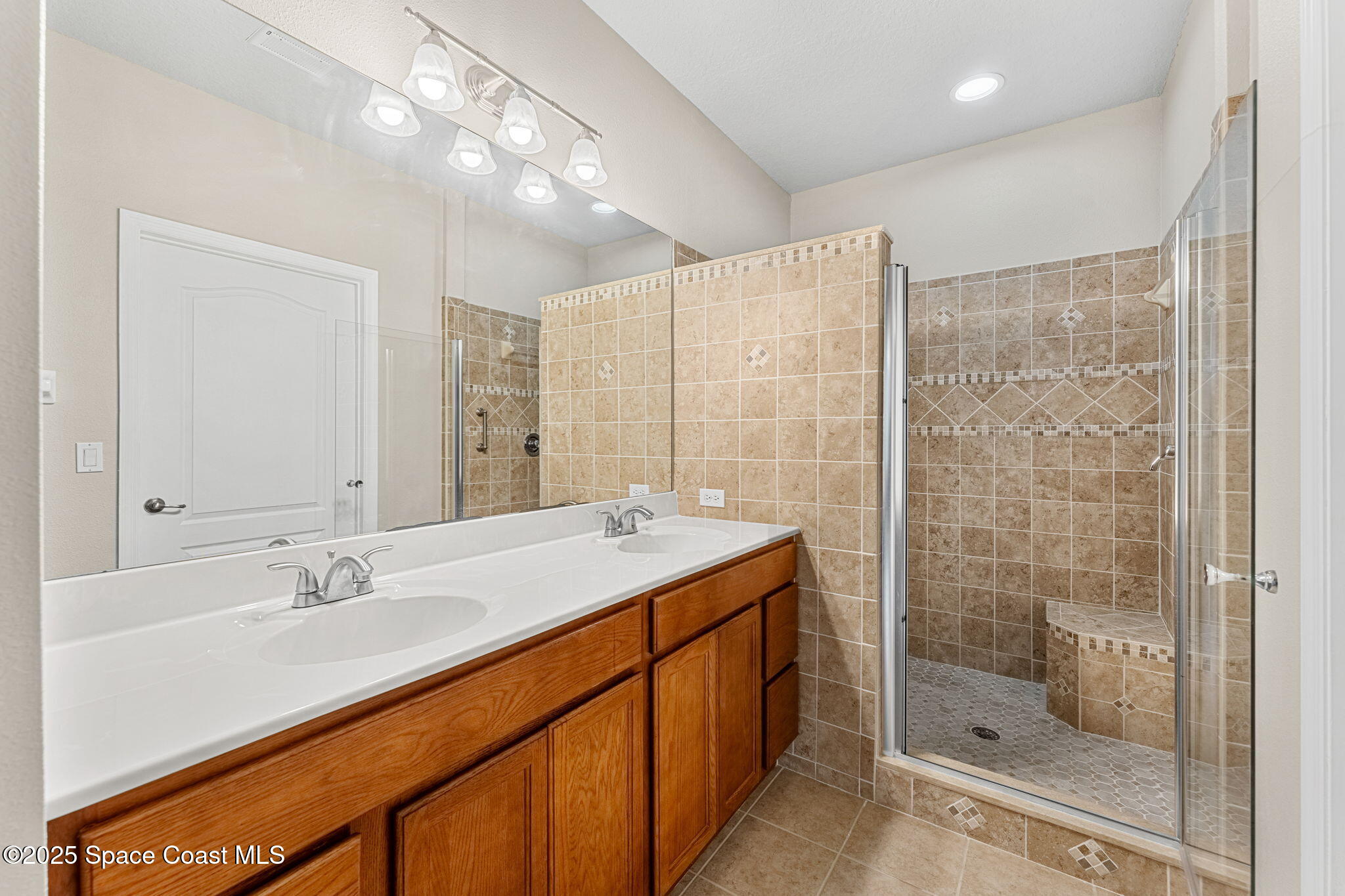 1050 Venetian Drive 105