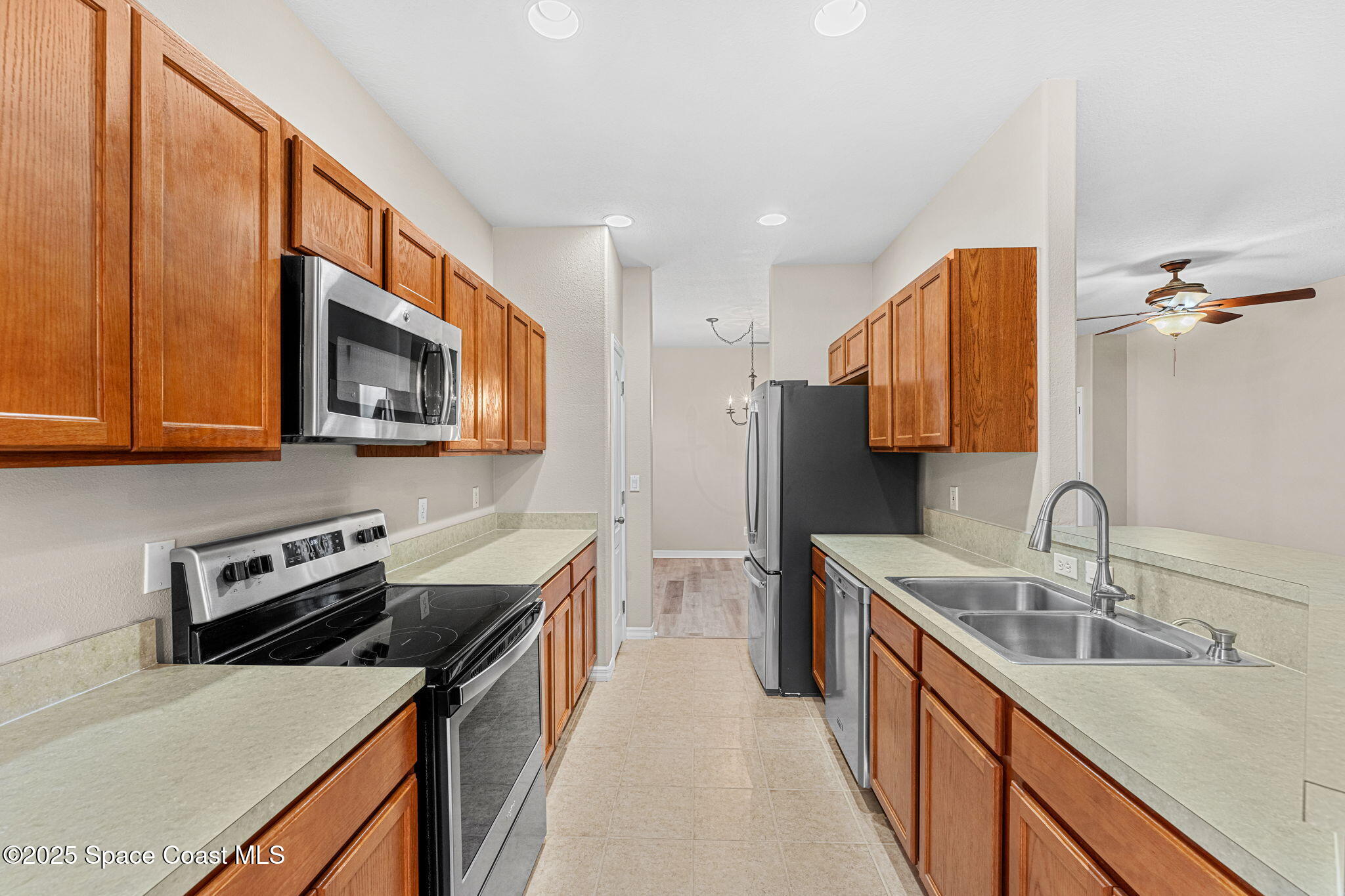 1050 Venetian Drive 105