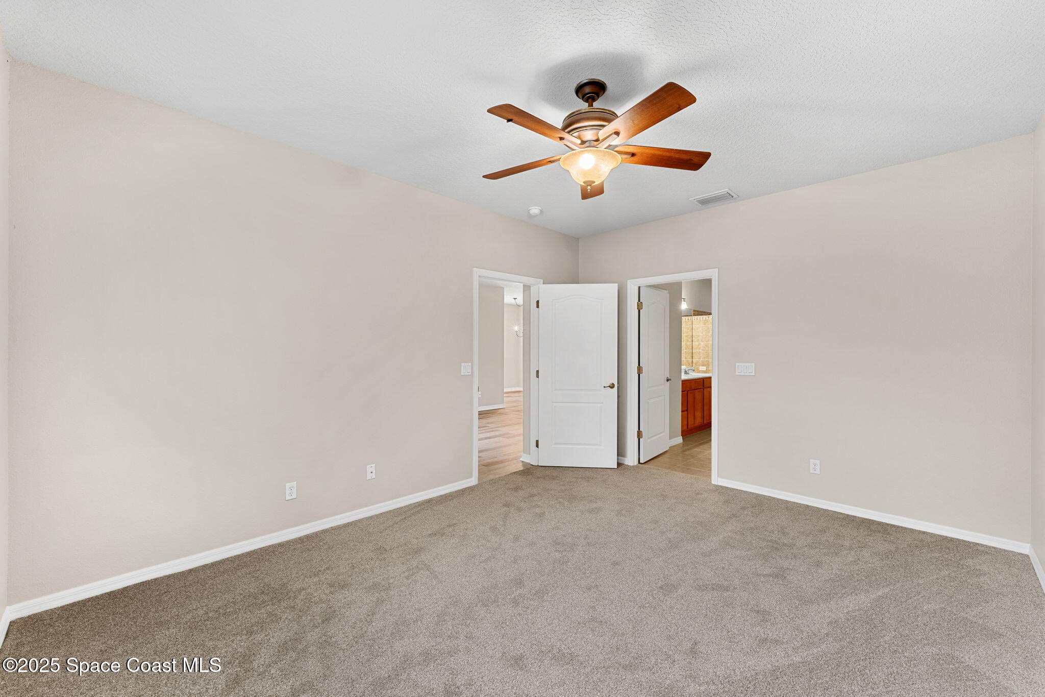 1050 Venetian Drive 105