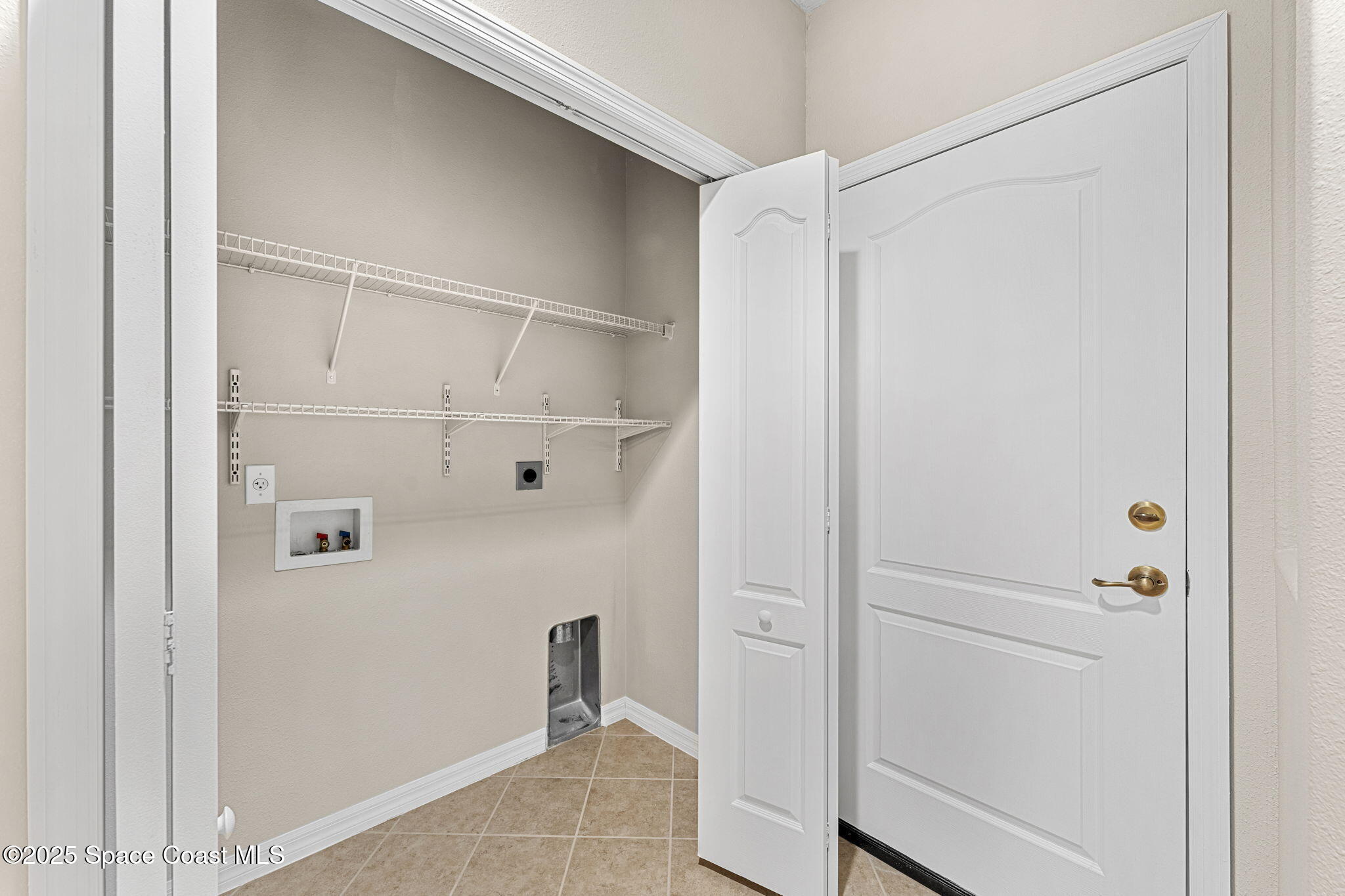 1050 Venetian Drive 105