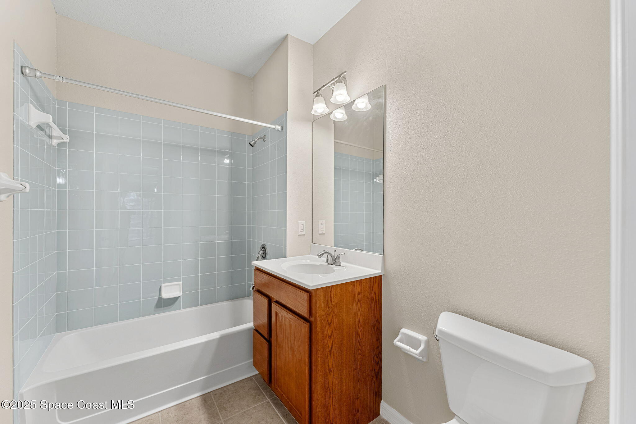 1050 Venetian Drive 105