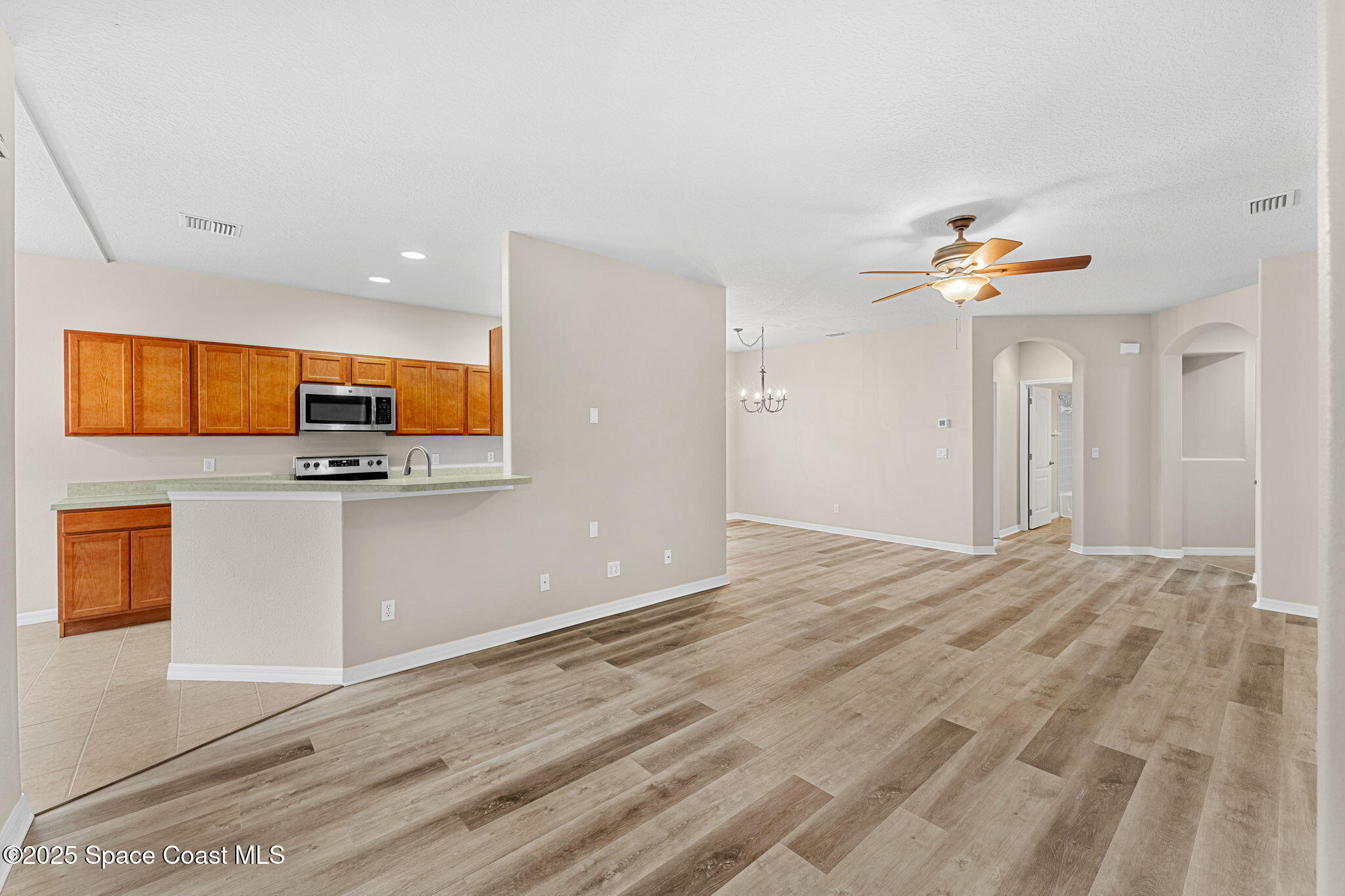 1050 Venetian Drive 105