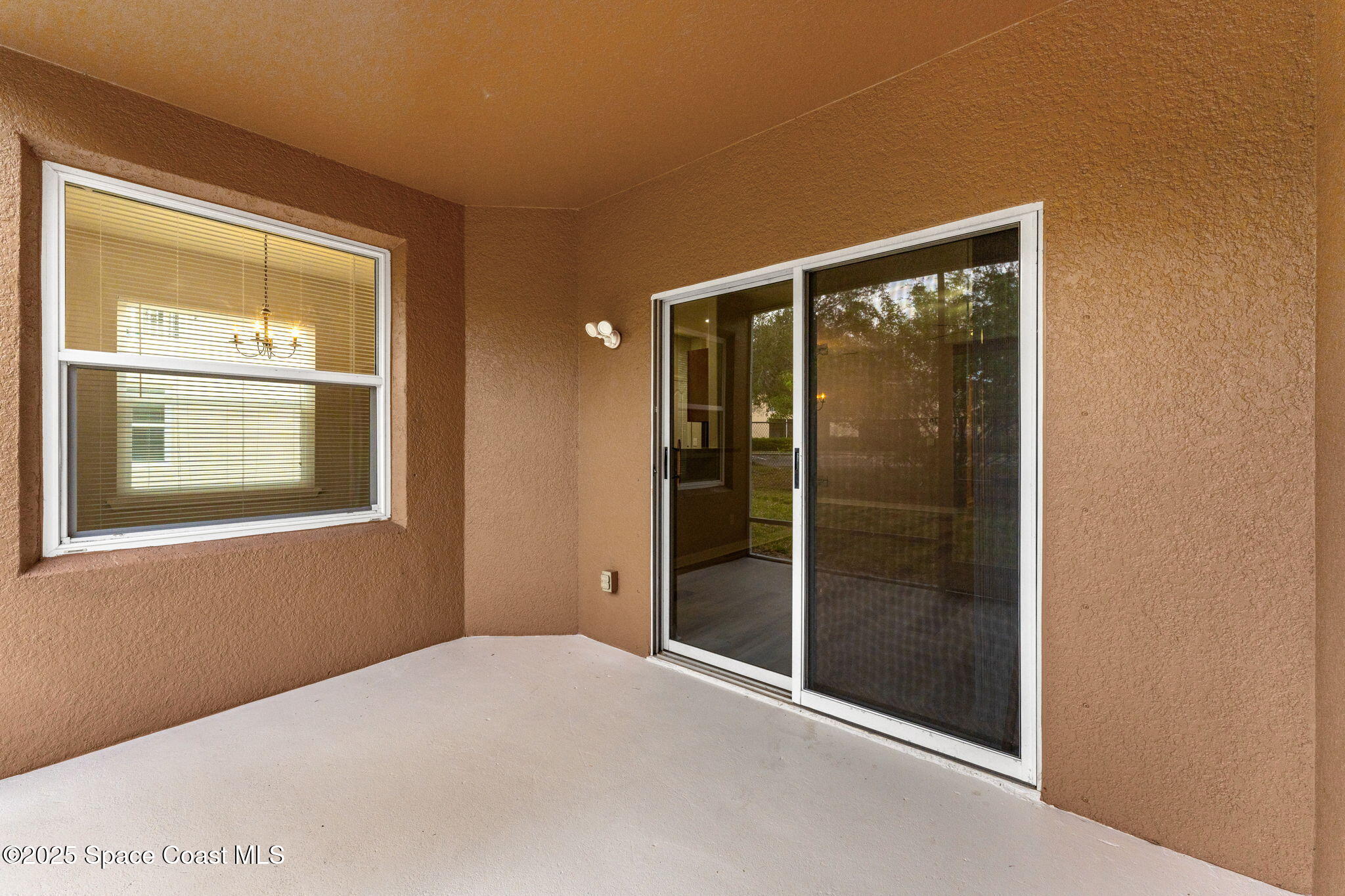 1050 Venetian Drive 105