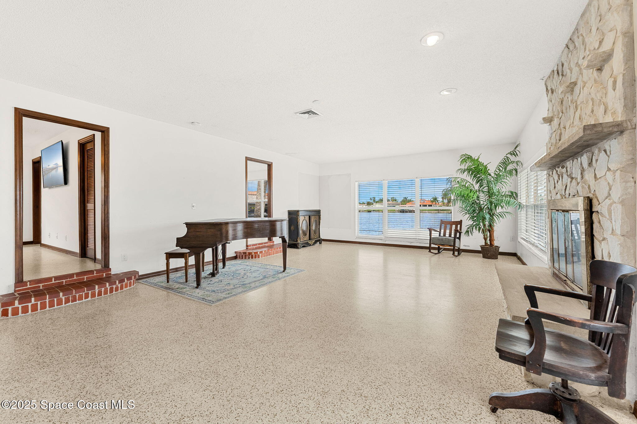 433 Saint Lucia Court