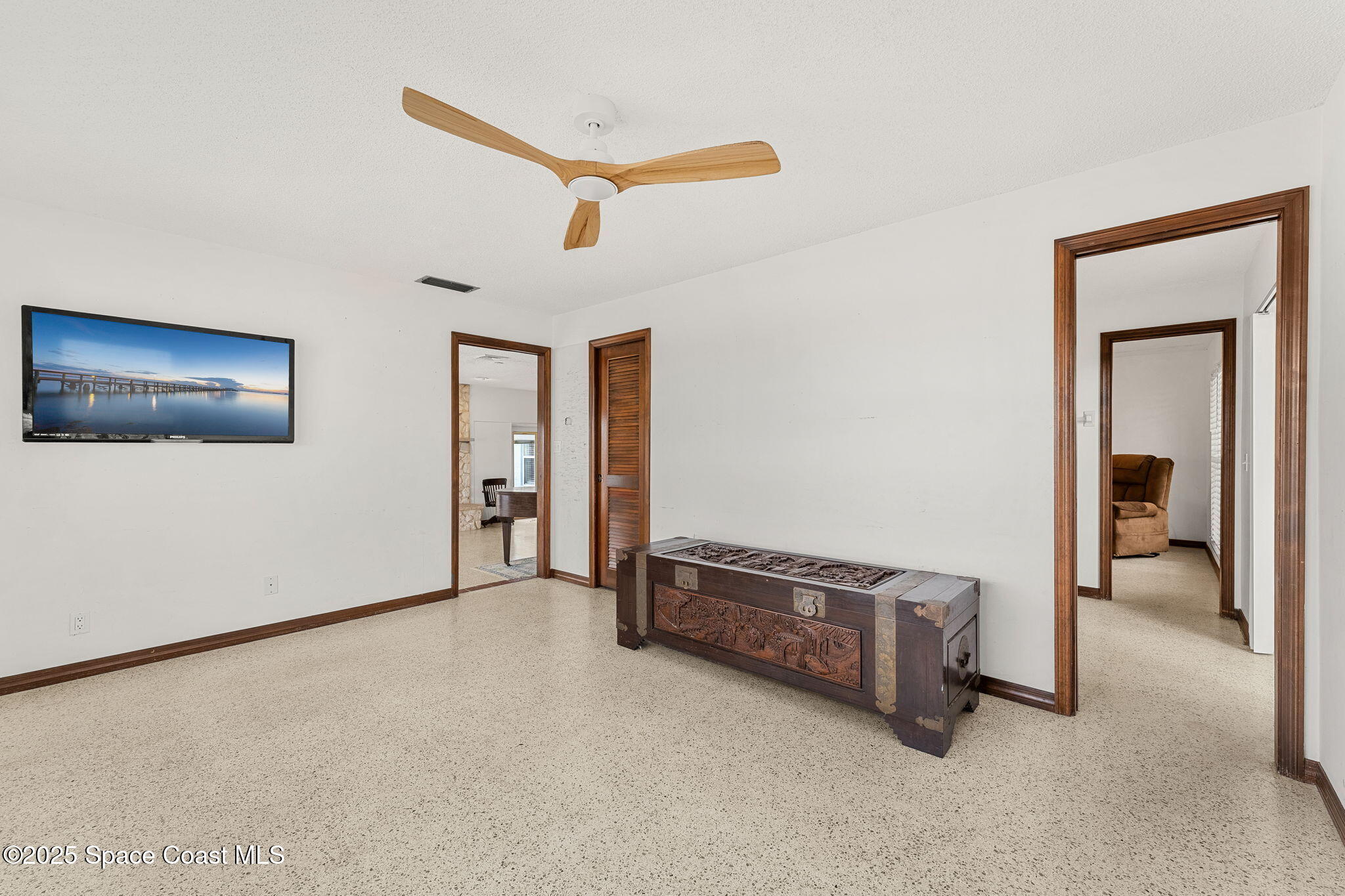 433 Saint Lucia Court