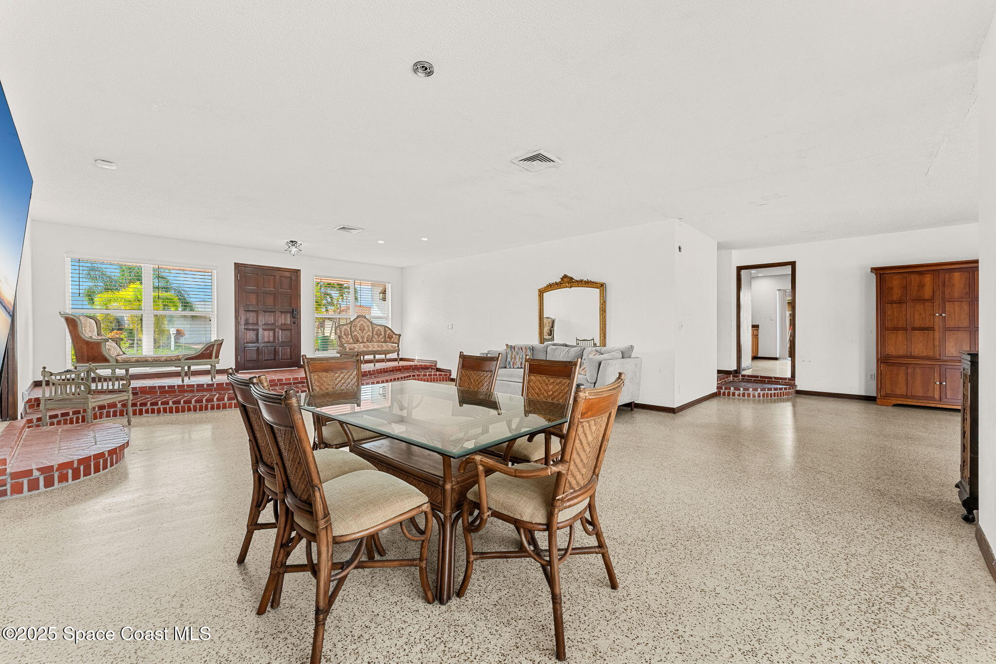 433 Saint Lucia Court