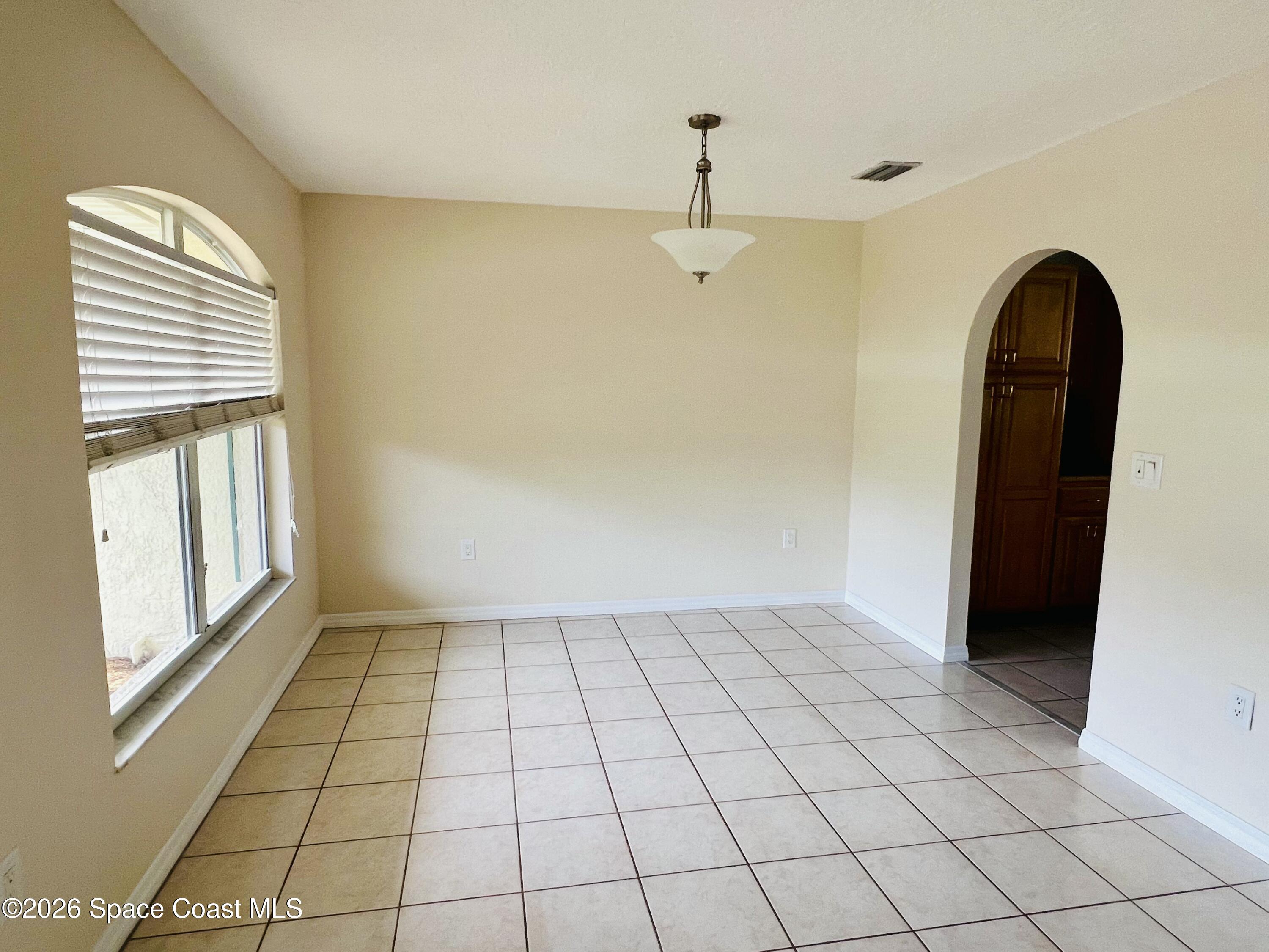 618 Hibiscus Trail W