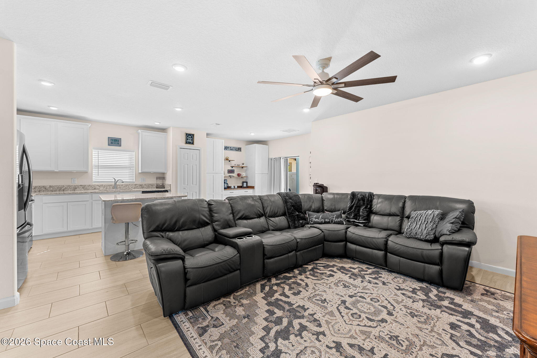 4049 Alligator Flag Circle