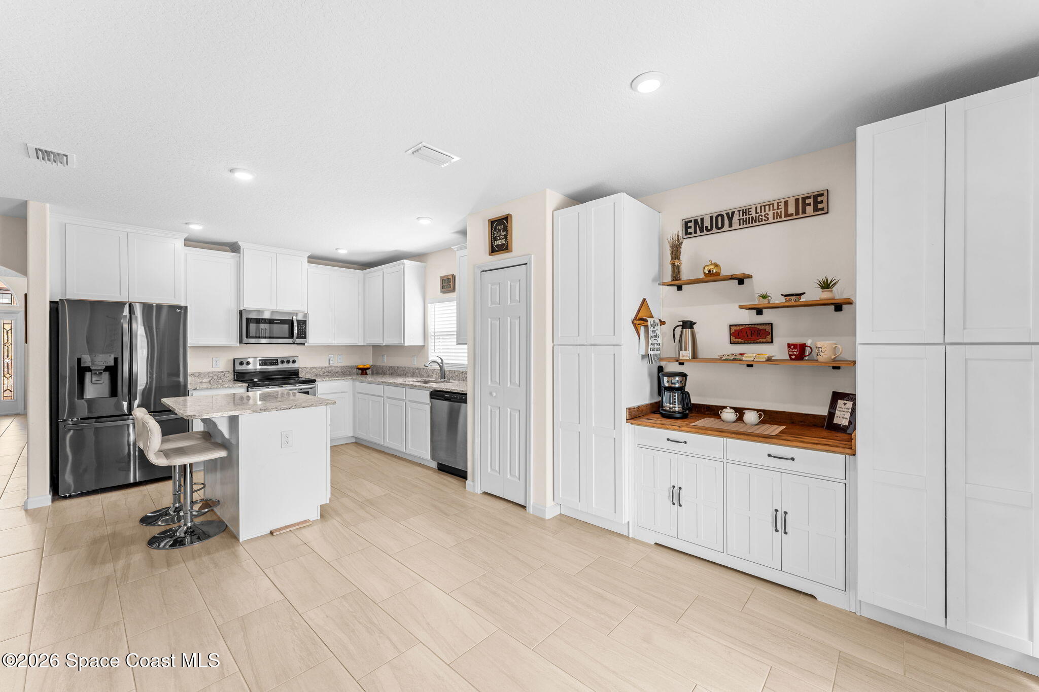 4049 Alligator Flag Circle