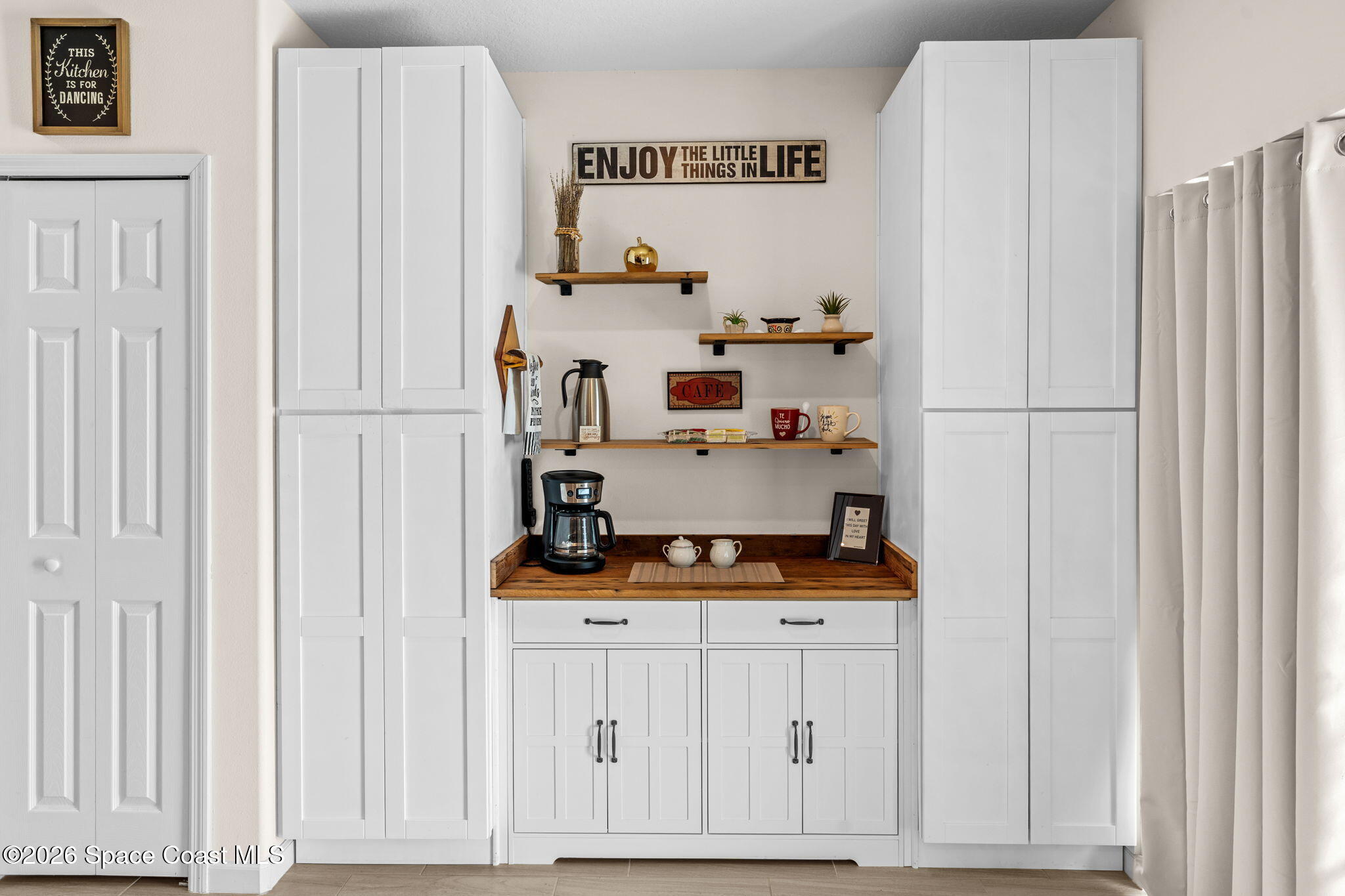 4049 Alligator Flag Circle