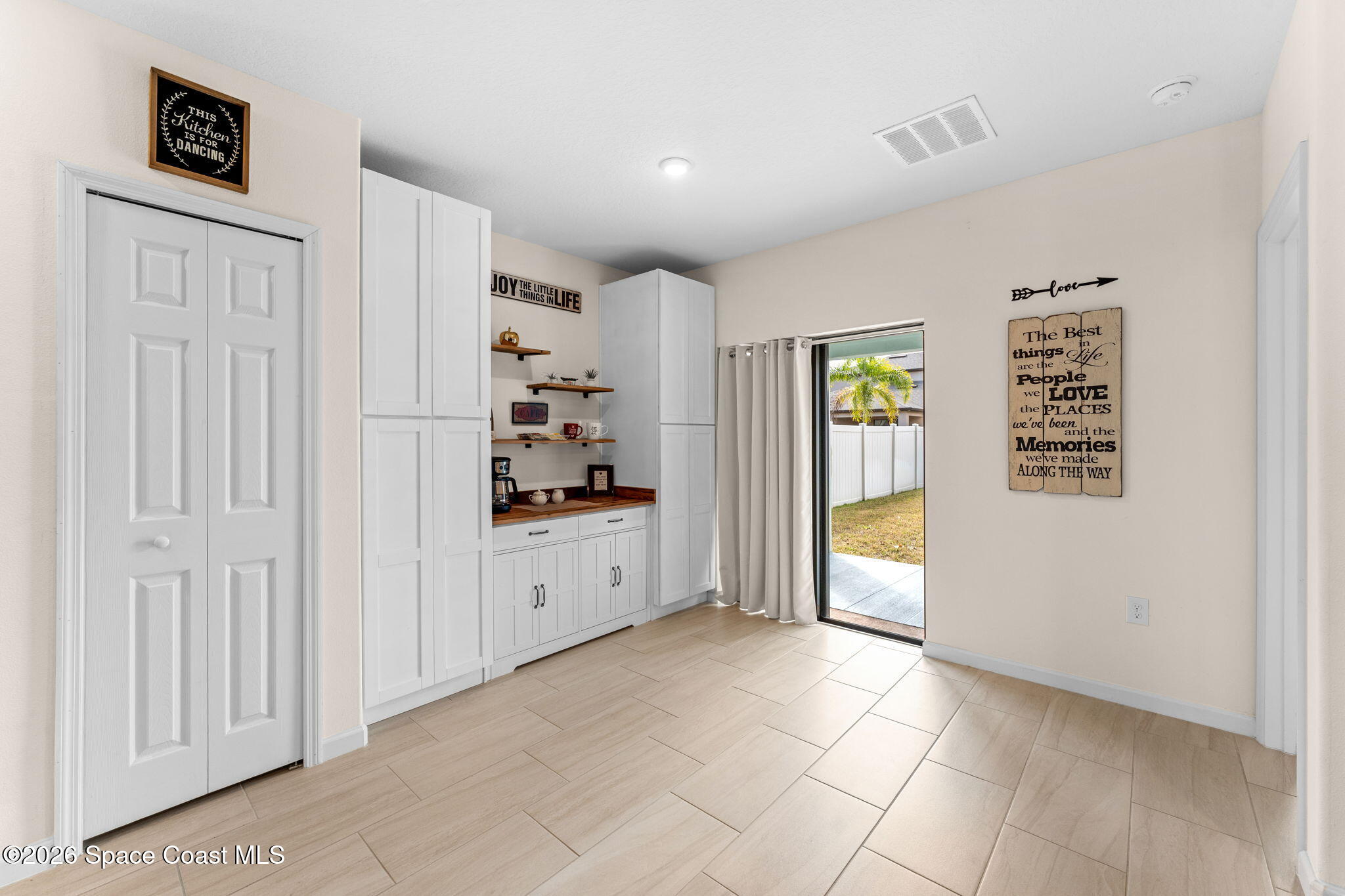 4049 Alligator Flag Circle