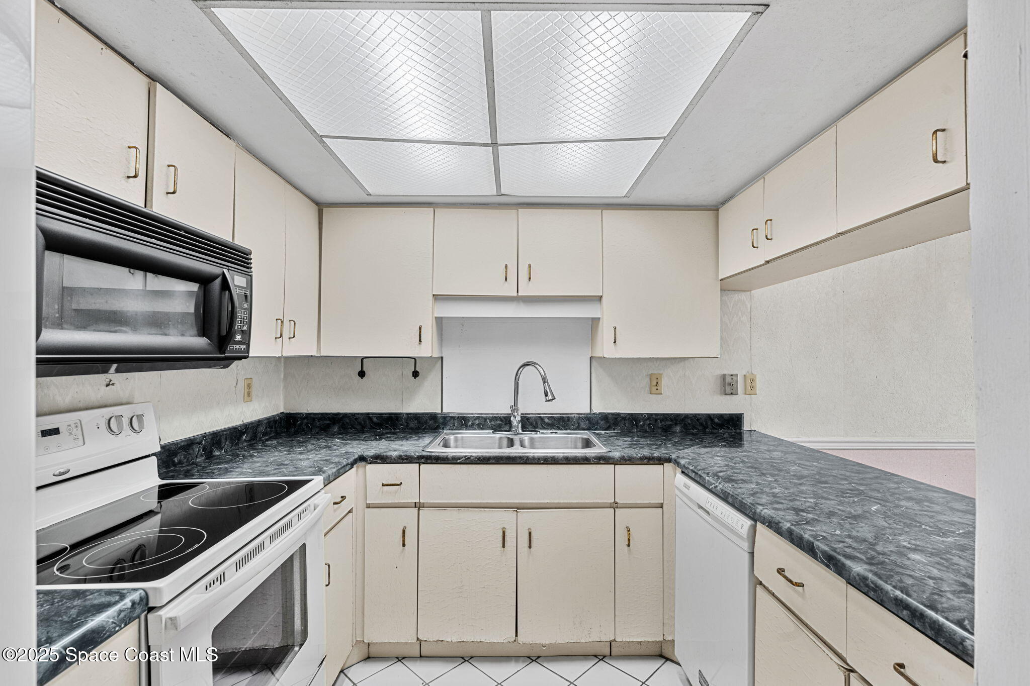 100 Canebreakers Drive 208