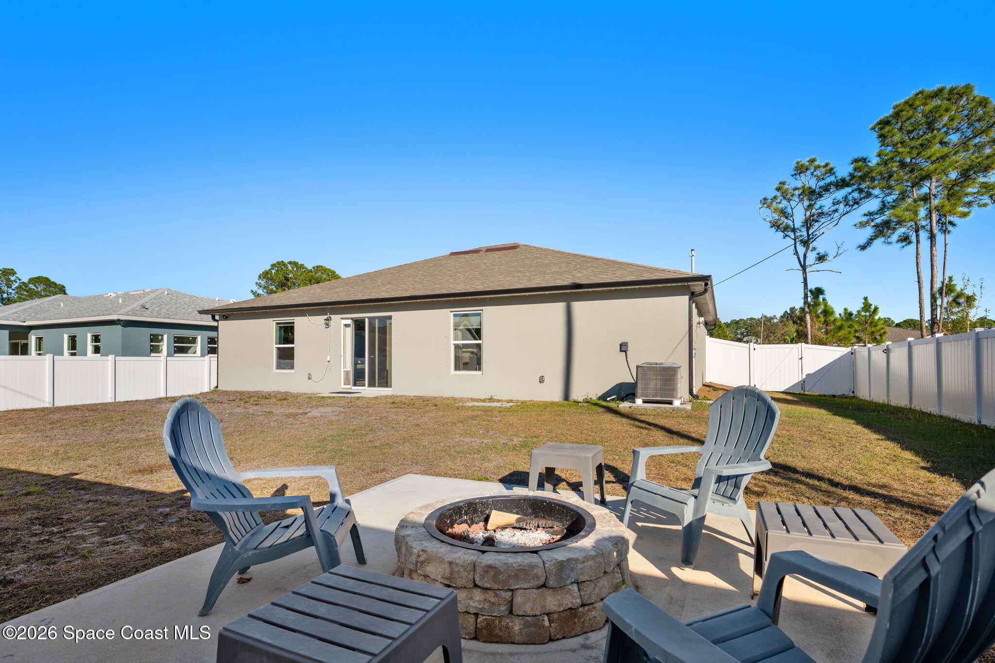 714 Daysland Avenue SW