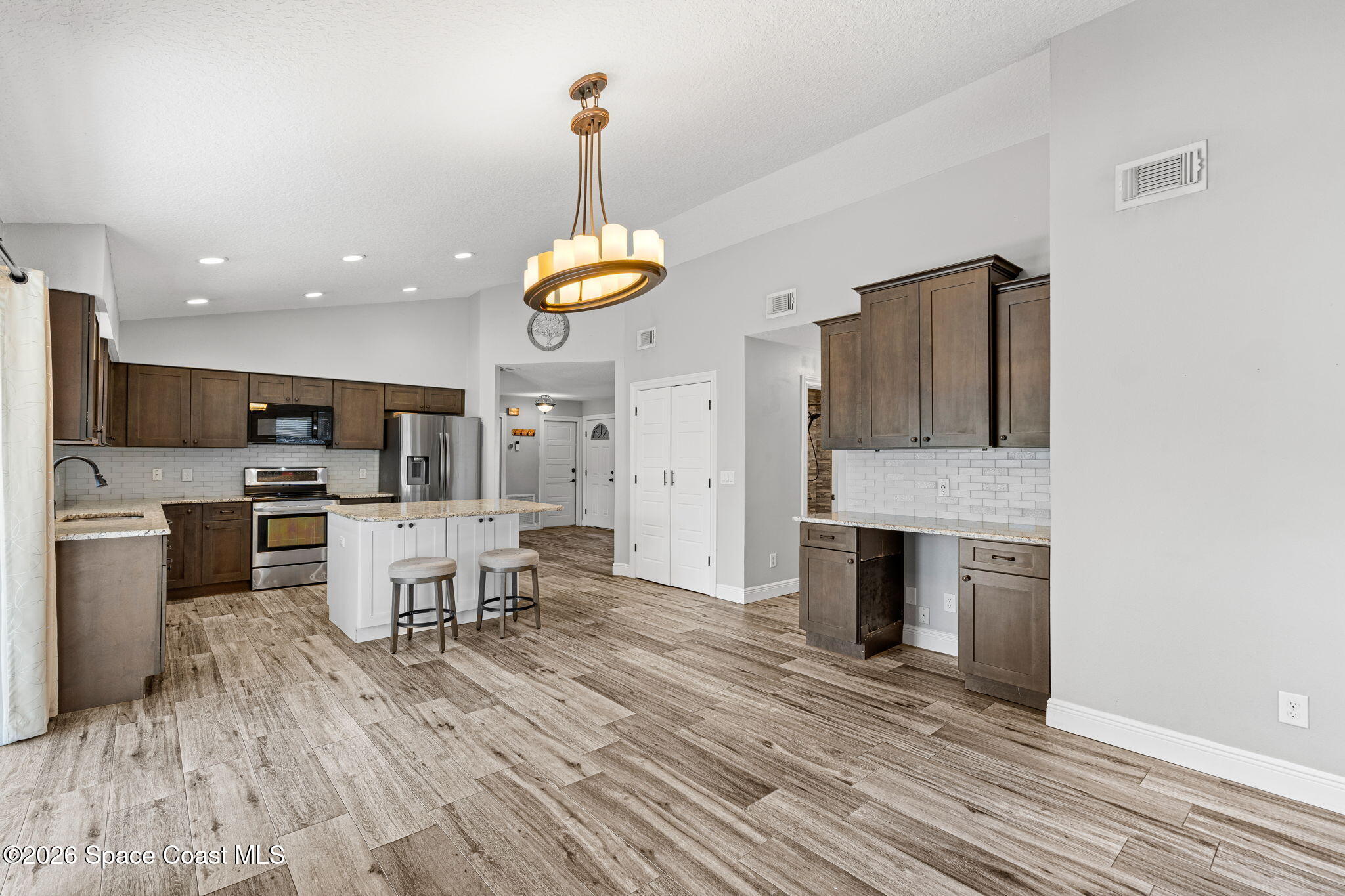 2553 Longwood Boulevard