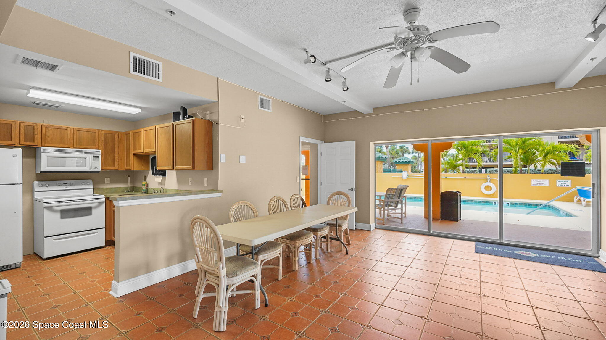 8472 Ridgewood Avenue 304